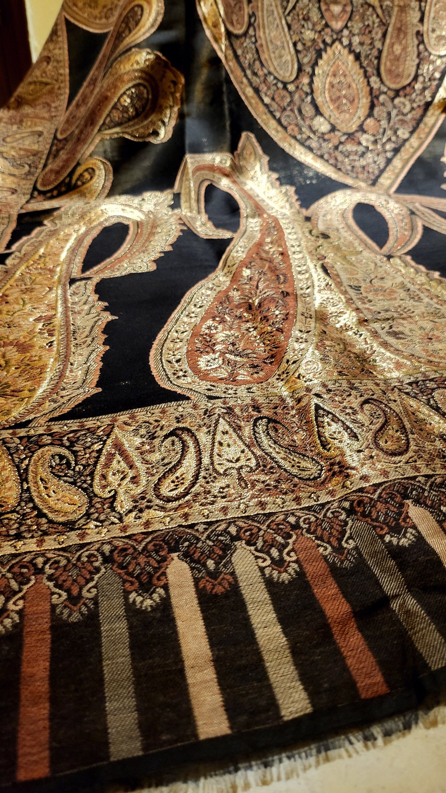 Jodha akbar : Reversible Moonlight shawl