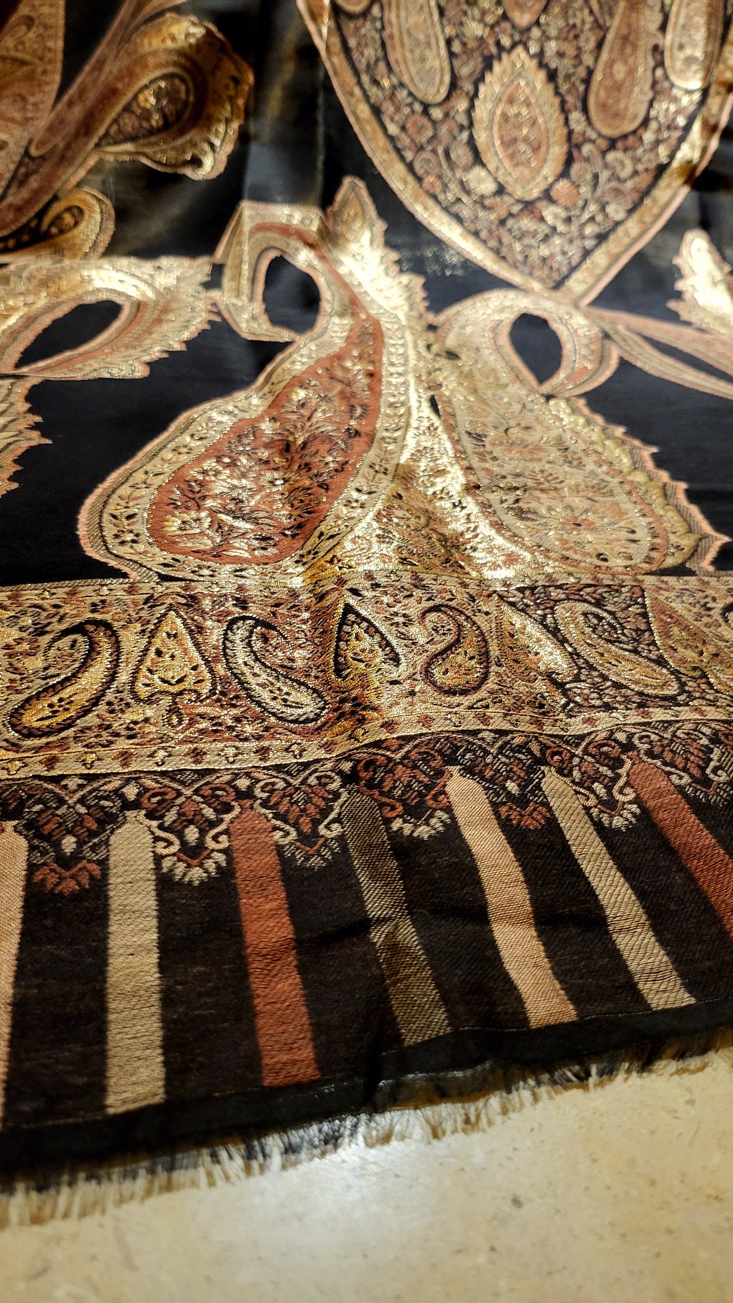 Jodha akbar : Reversible Moonlight shawl