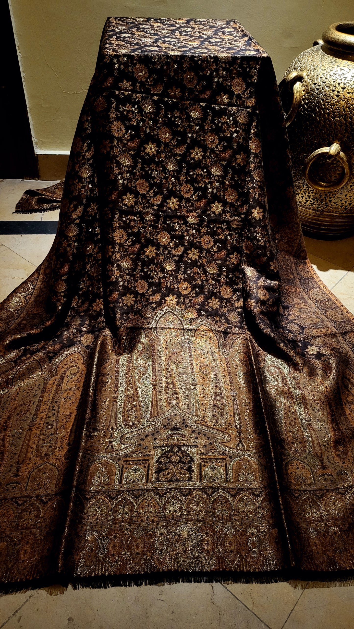 Reversible gandhara : Moonlight kaani shawl