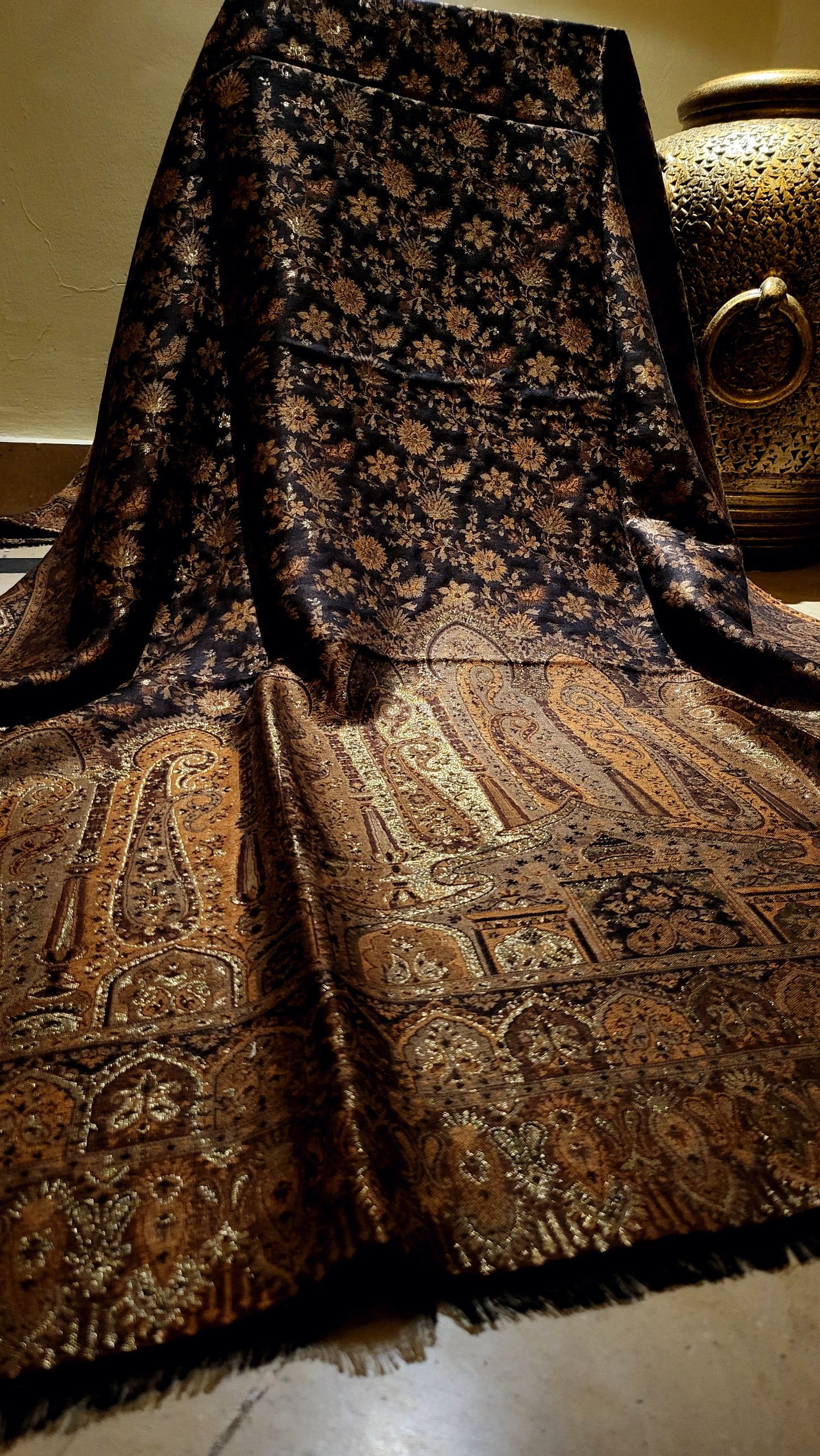 Reversible gandhara : Moonlight kaani shawl