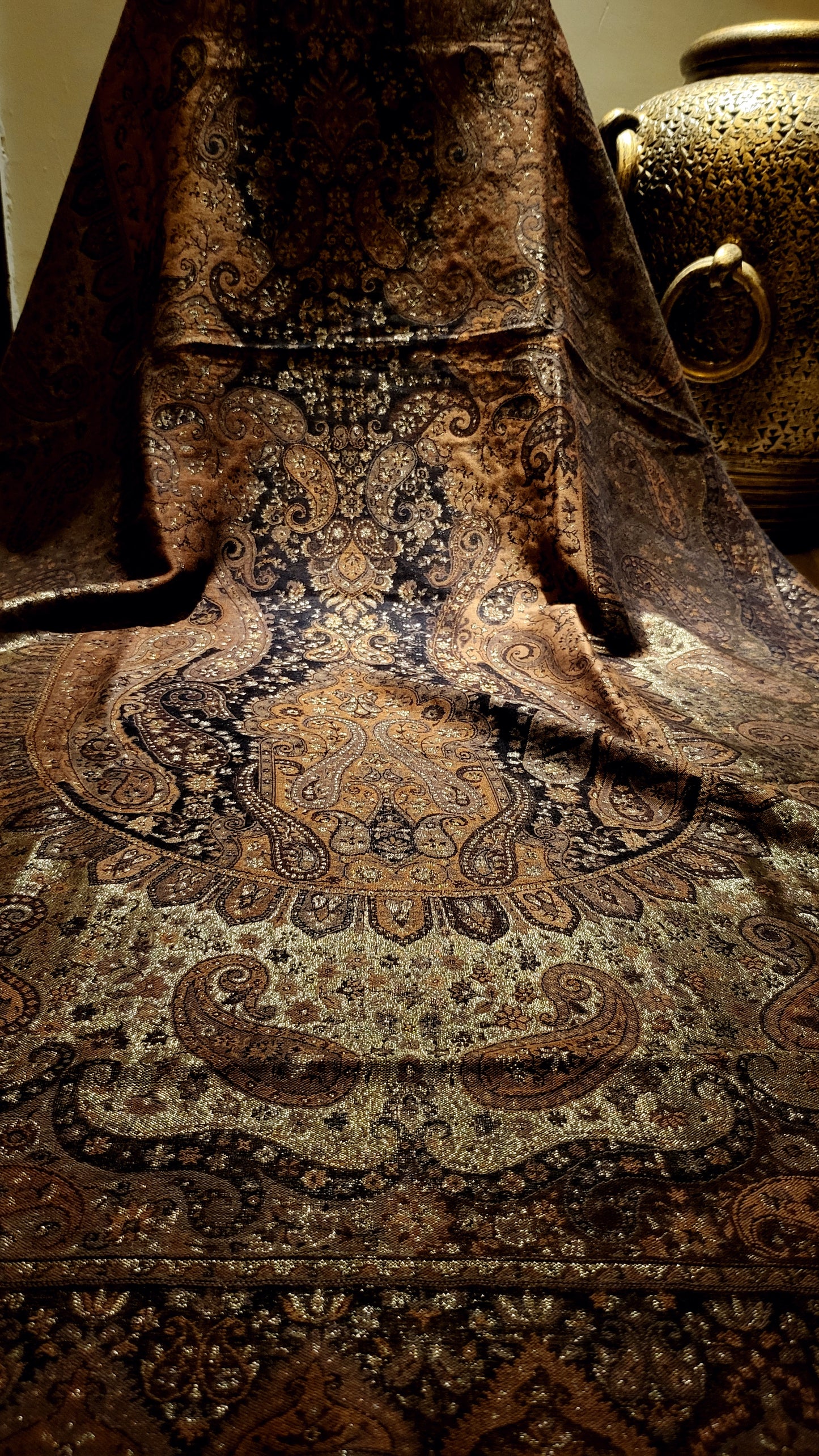 Reversible gandhara : kaani shawl