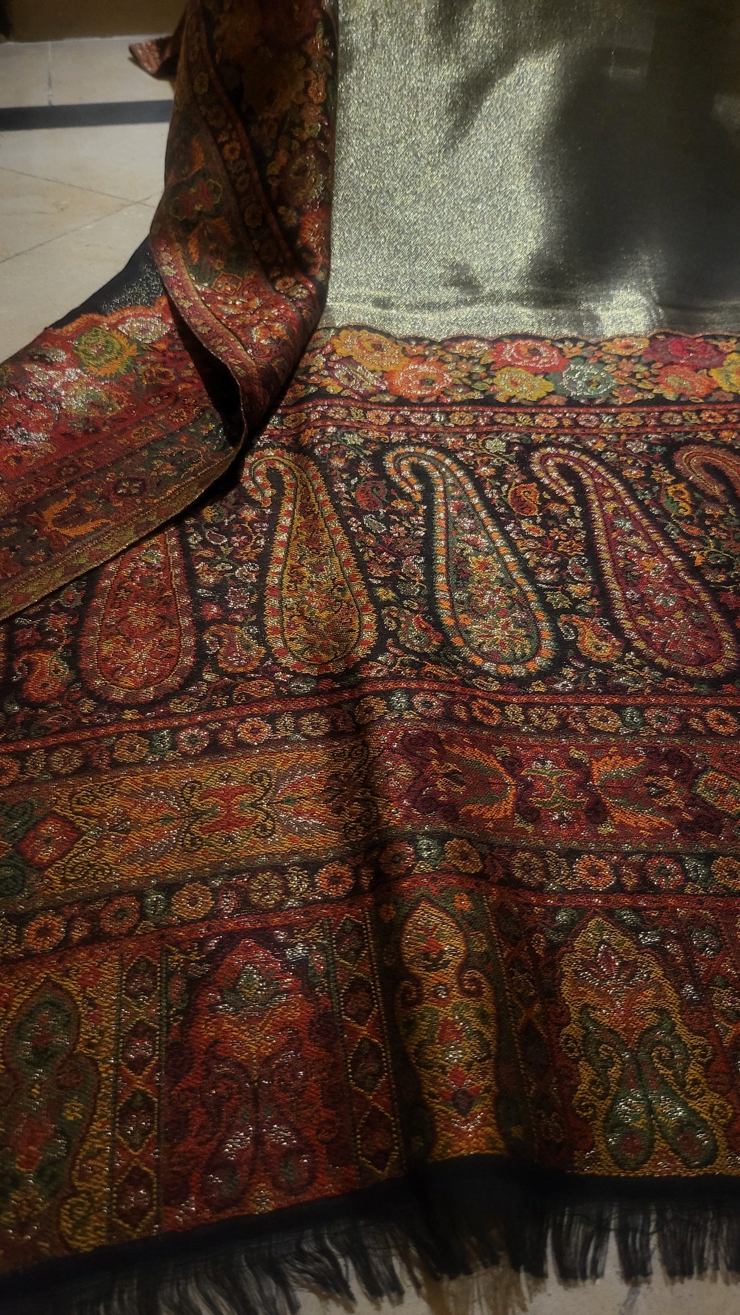 Gandhara Reversible Moonlight : kaani shawl