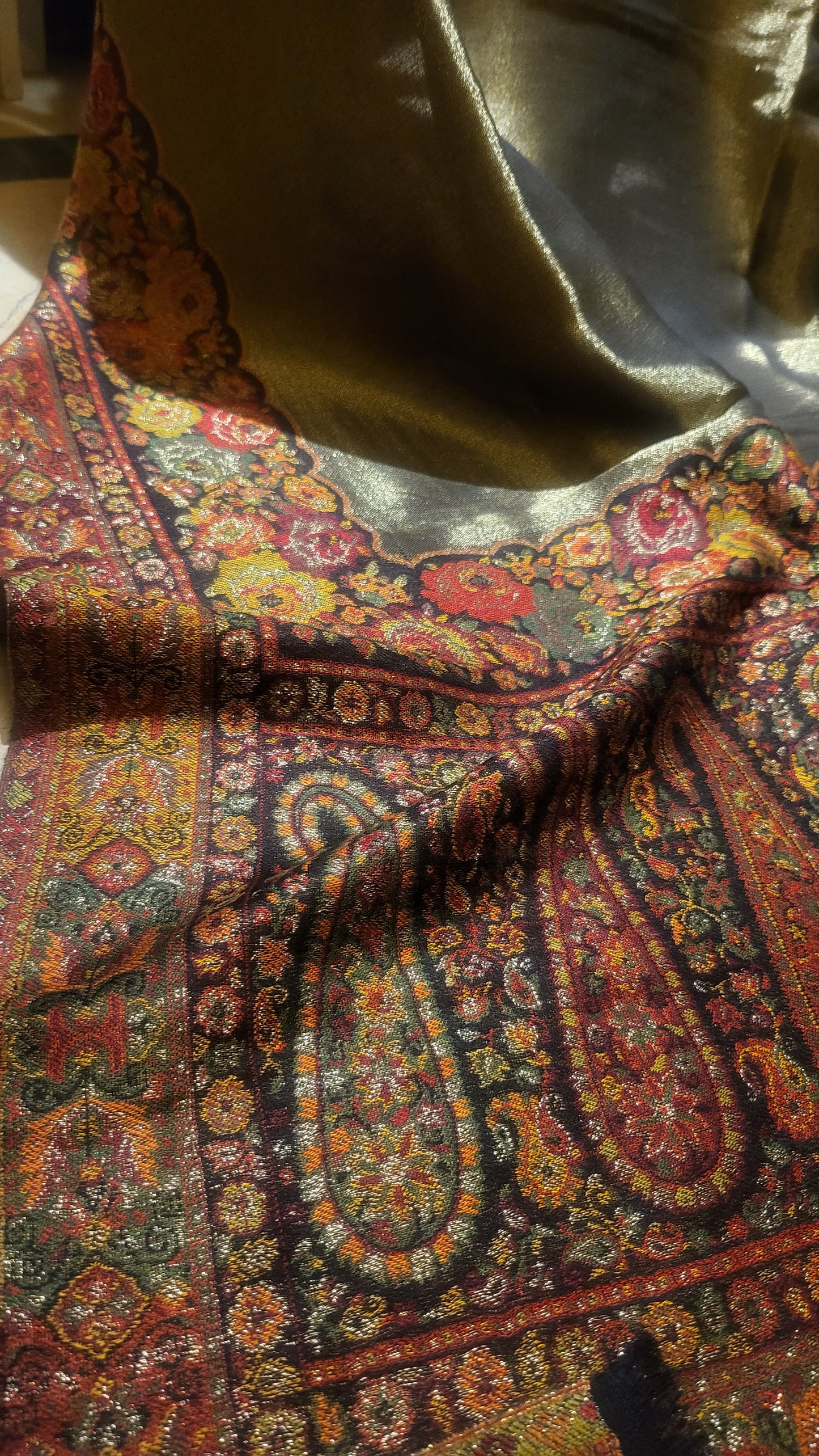 Gandhara moonlight : Reversible shawl