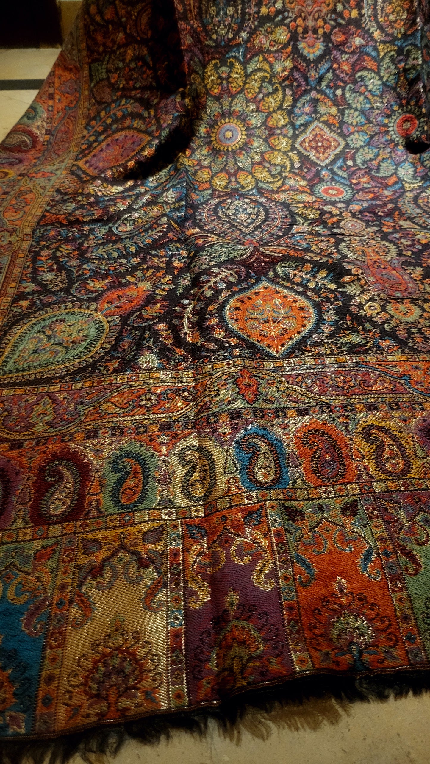 Royal moonlight kaani : shawl