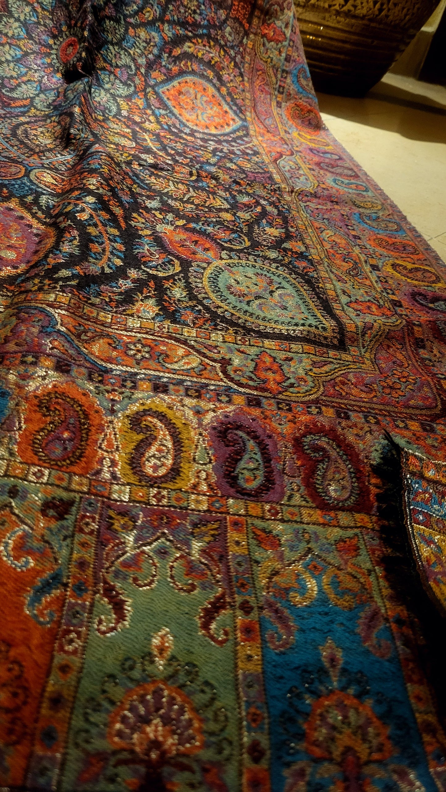 Royal moonlight kaani : shawl