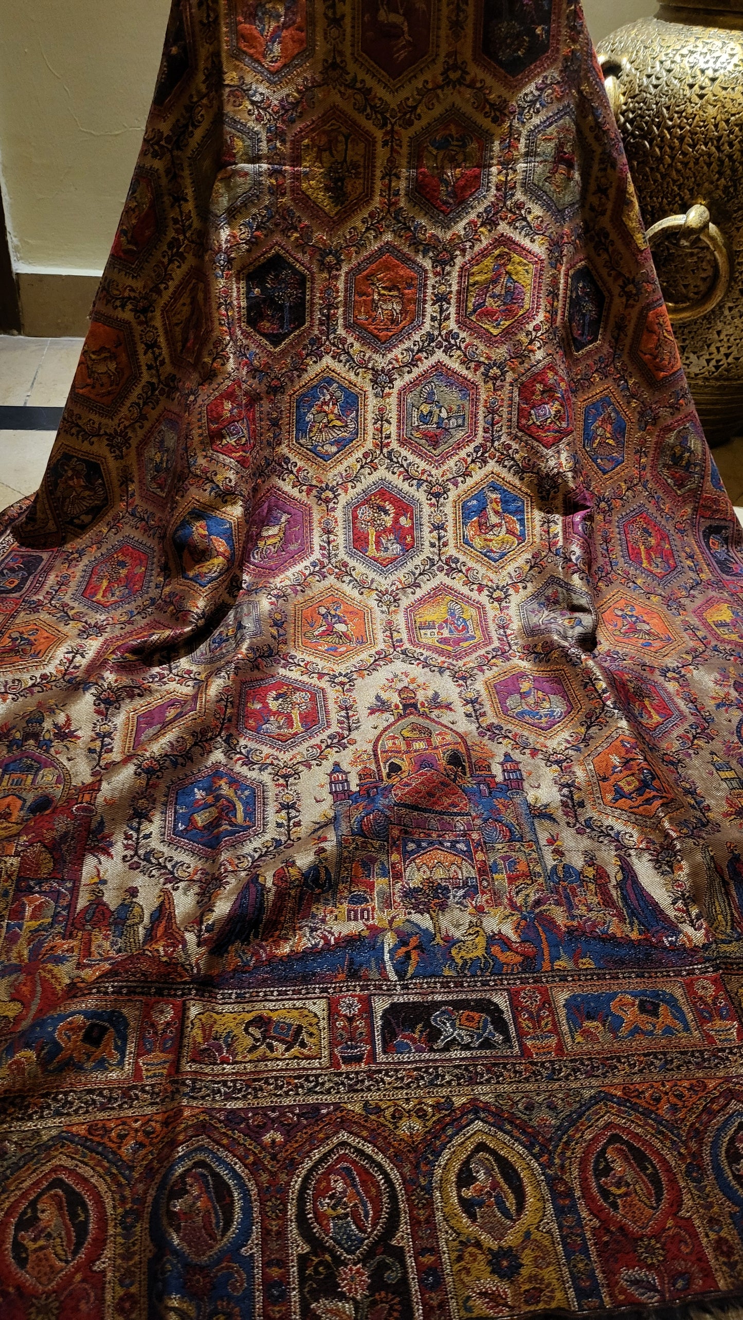 Royal mughal kaani : Reversible Moonlight shawl