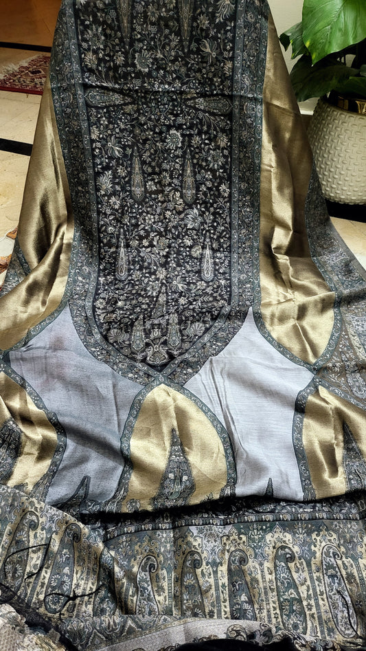Black and gold : silky moonlight shawl