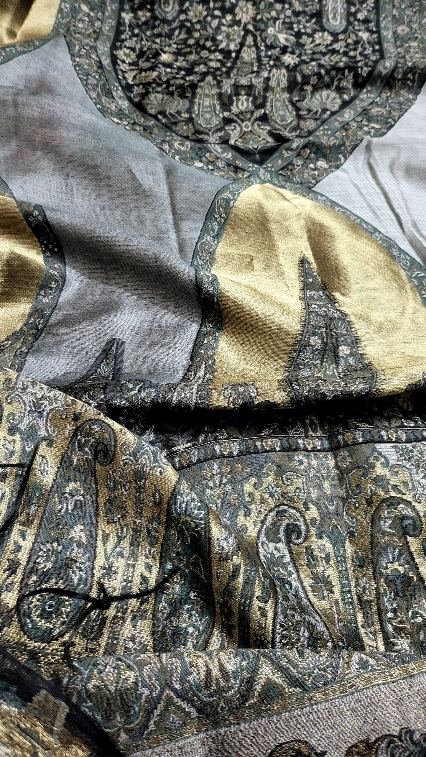 Black and gold : silky moonlight shawl