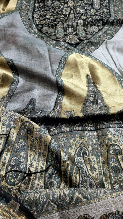 Black and gold : silky moonlight shawl