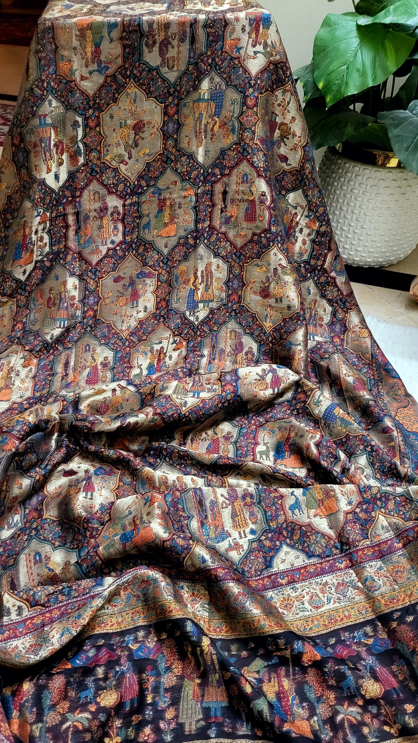 Silky moonlight : pashmina shawl
