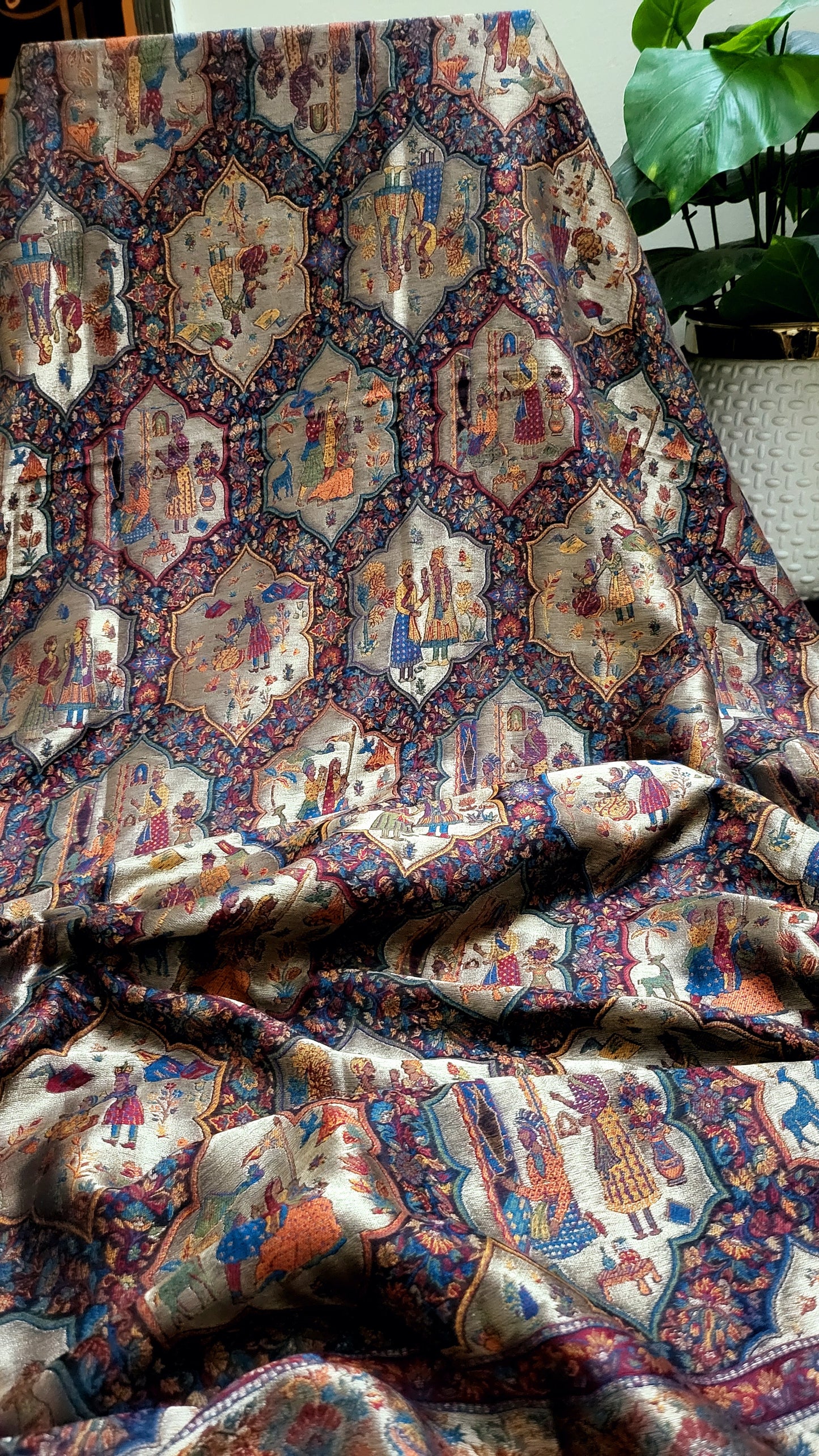 Silky moonlight : pashmina shawl