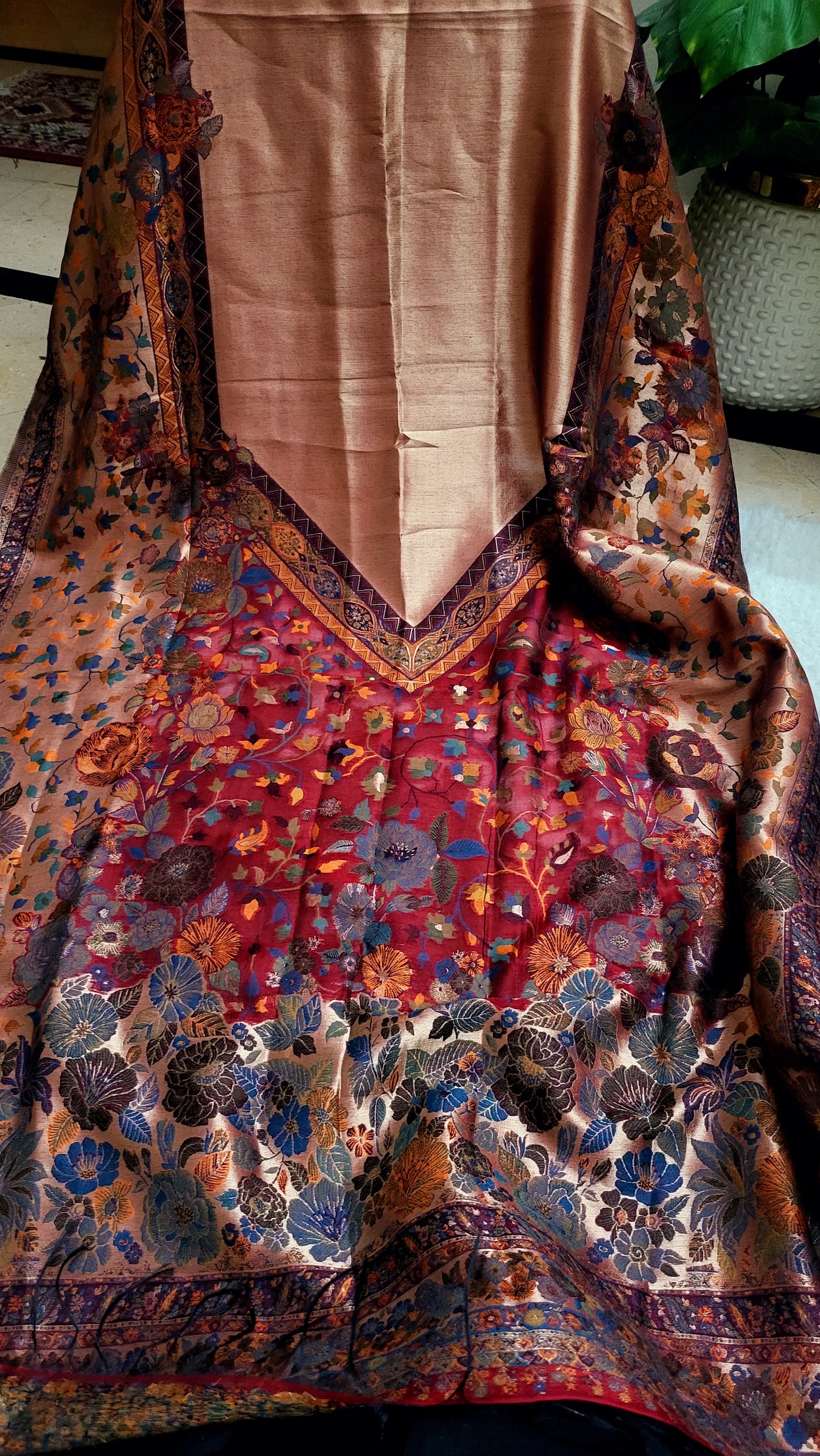 Silky moonlight : pashmina shawl
