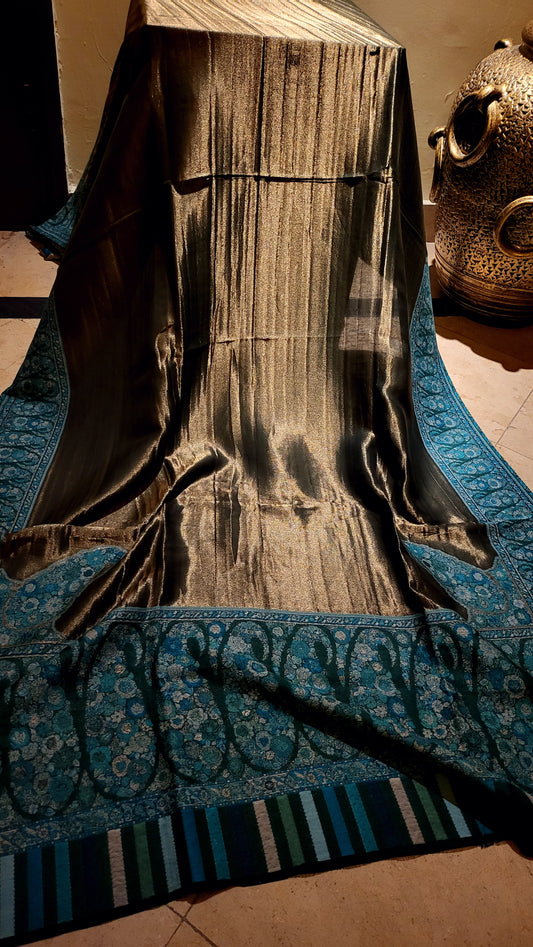 Reversible gandhara : Moonlight shawl