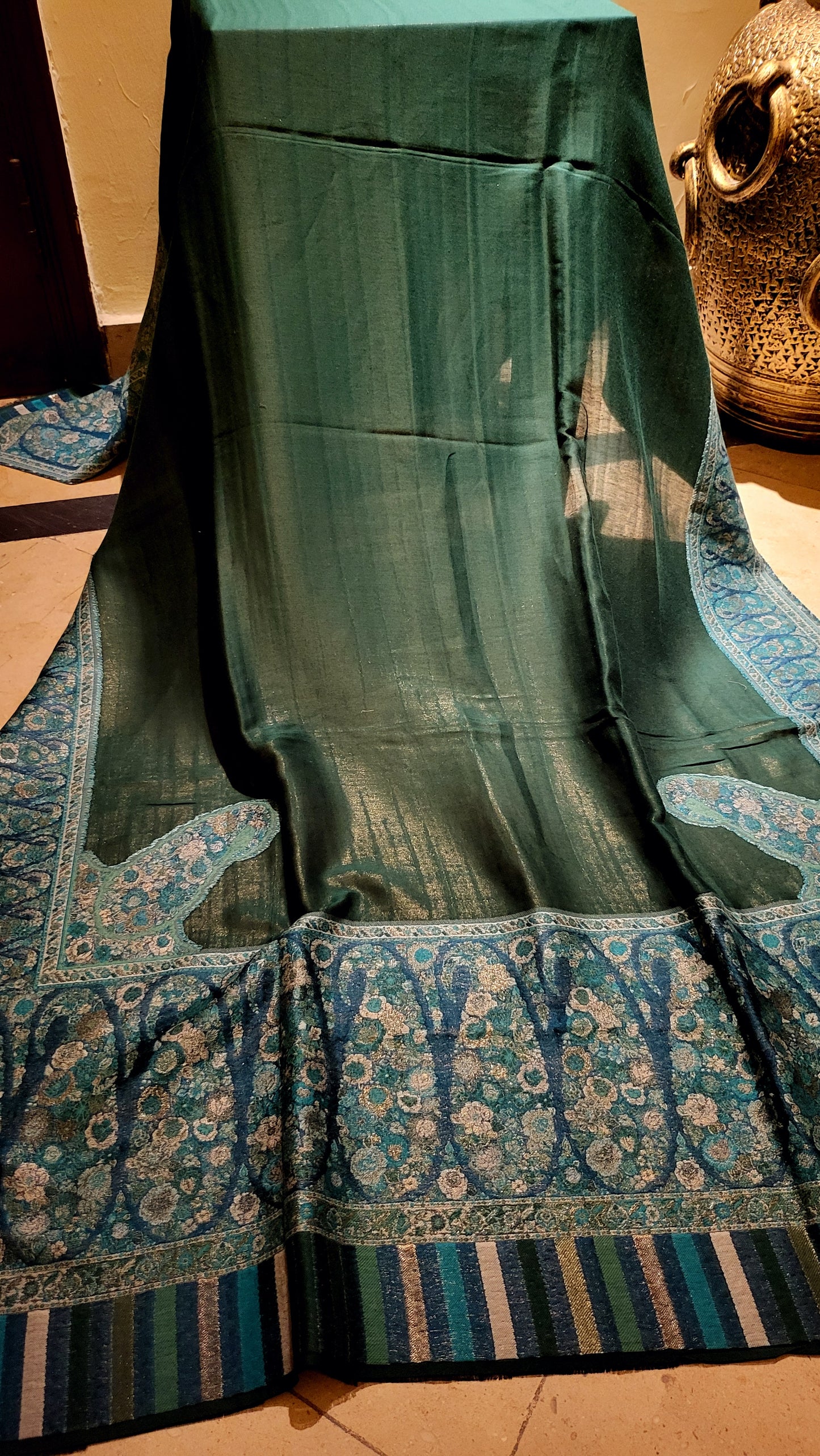 Reversible gandhara : Moonlight shawl