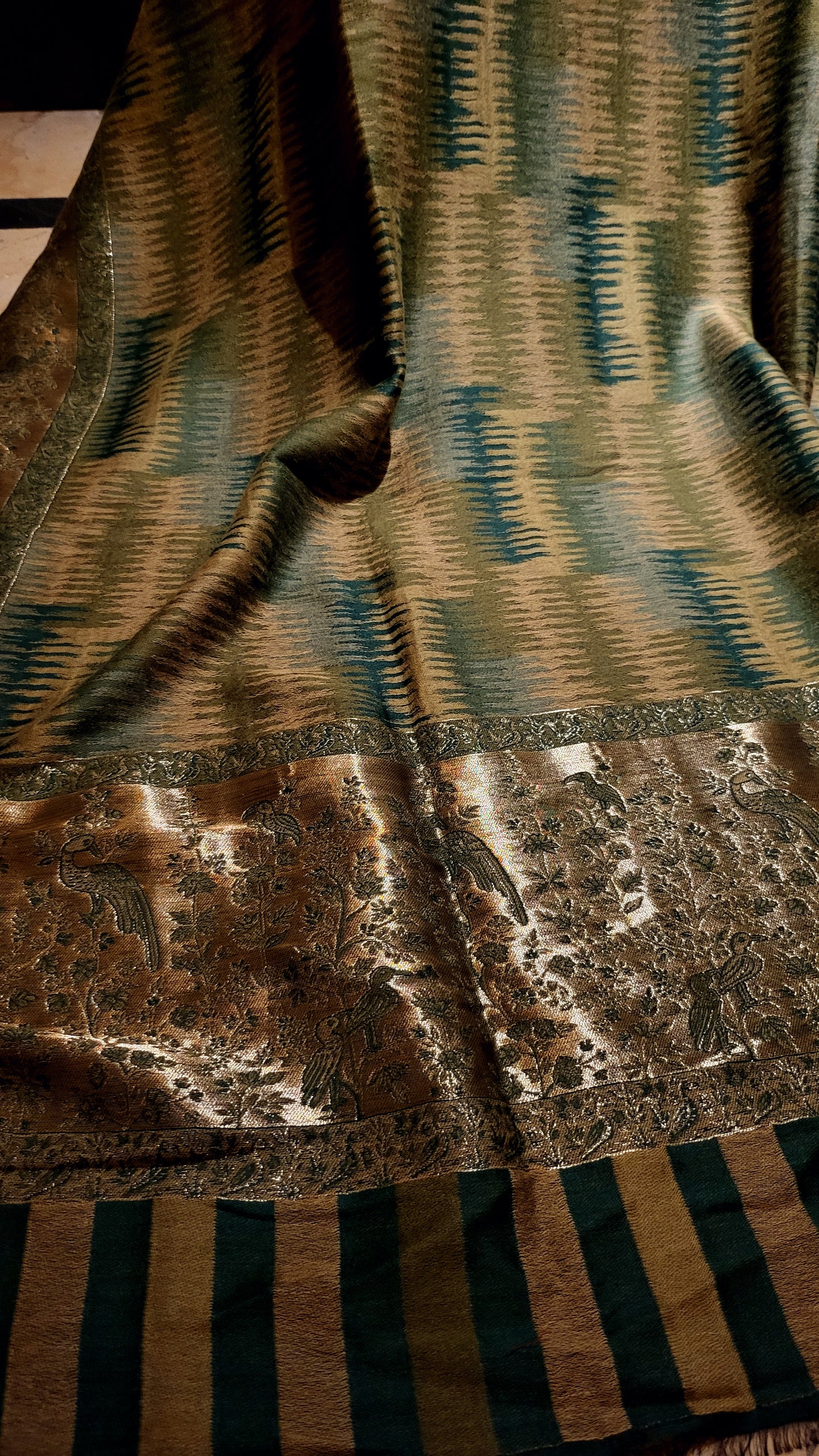 Ikaat shawl : Moonlight pashmina