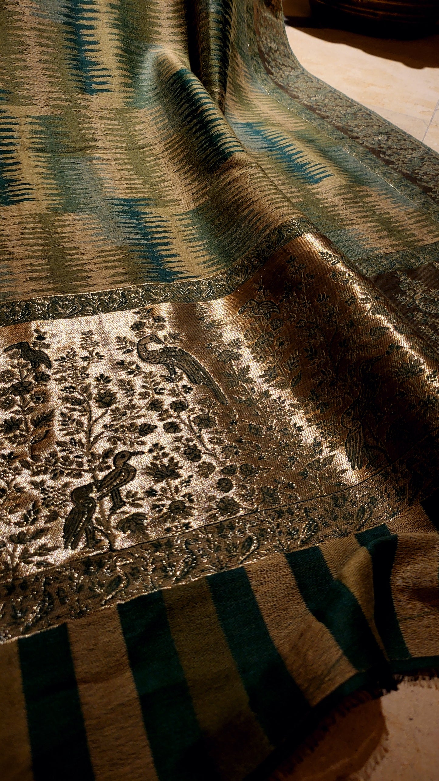 Ikaat shawl : Moonlight pashmina