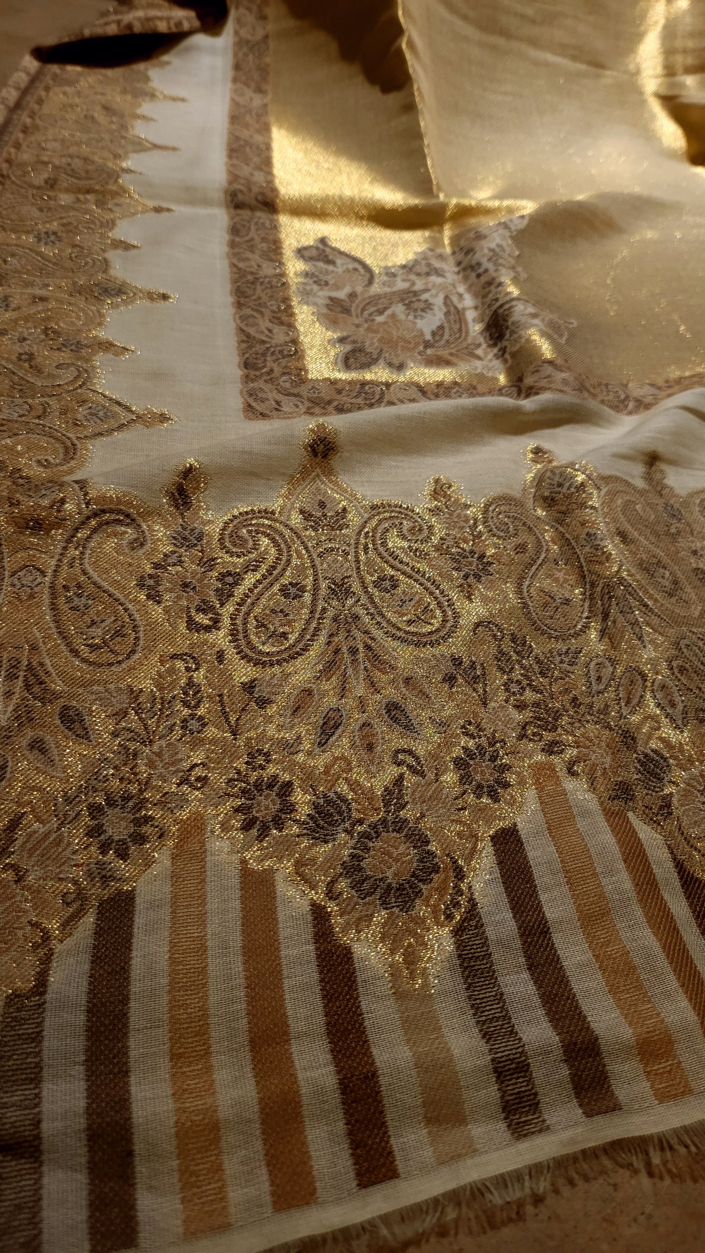 Piyare shawl : 3d kaani moonlight