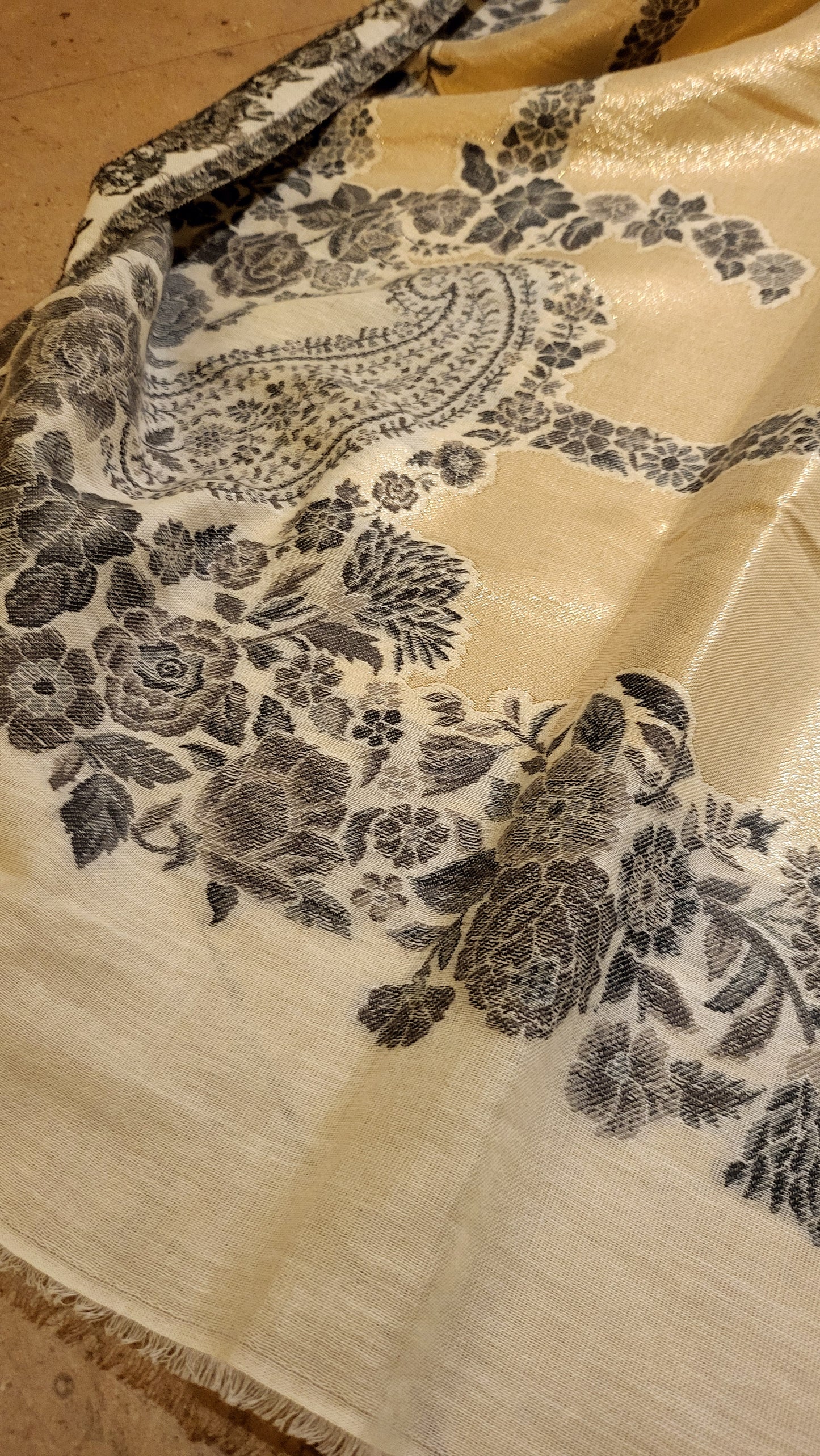 Piyare shawl : Moonlight kaani