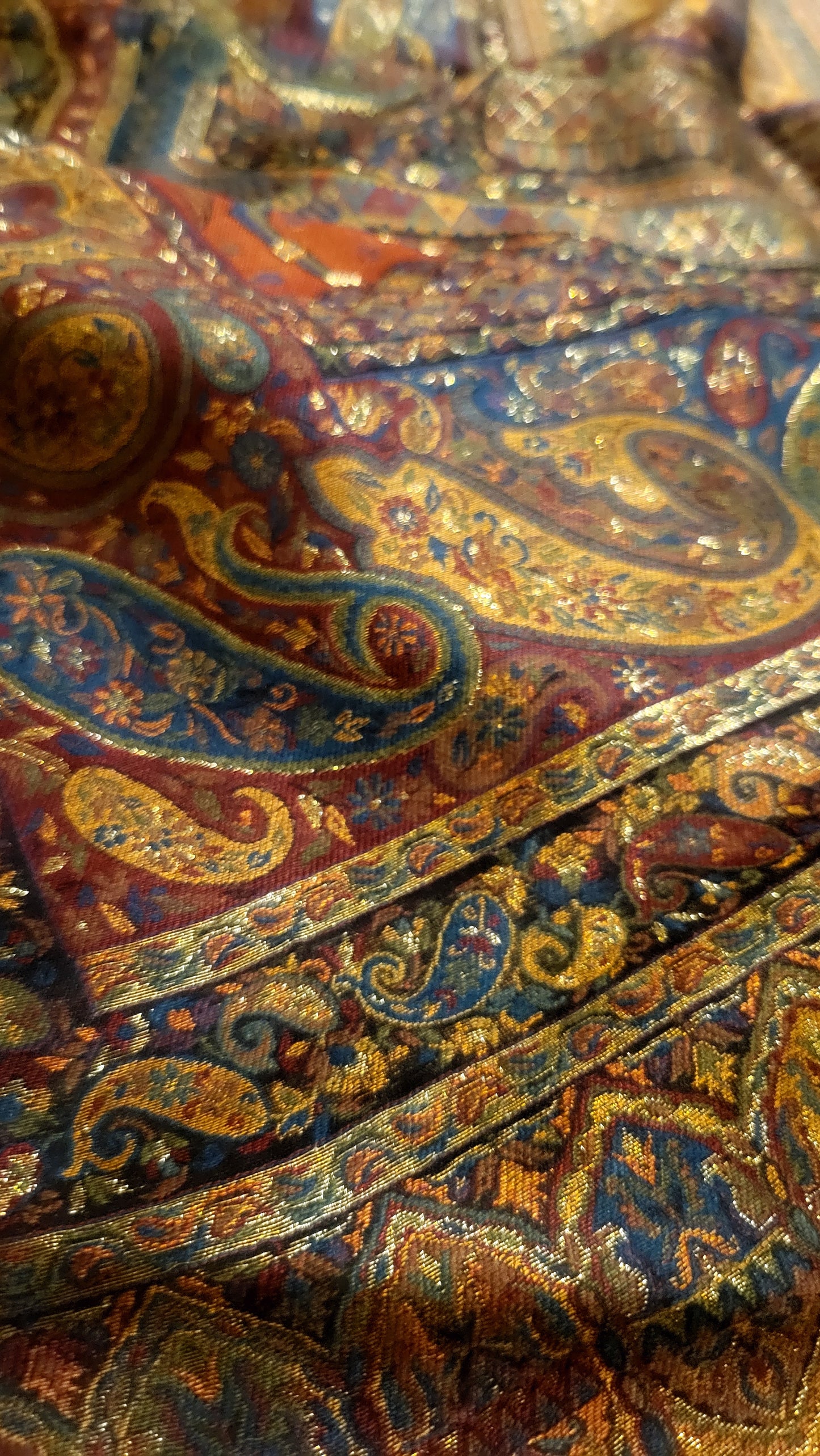 Black paisly: silk kaani dupata