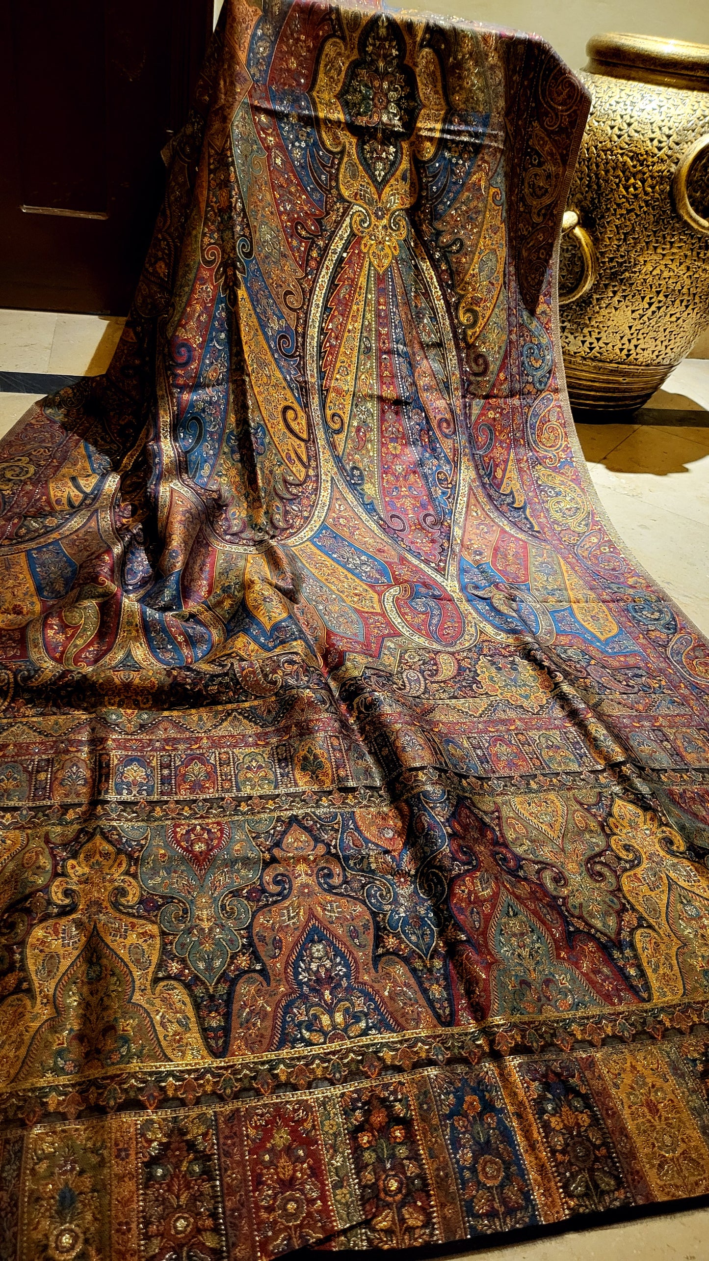 Black paisly: silk kaani dupata