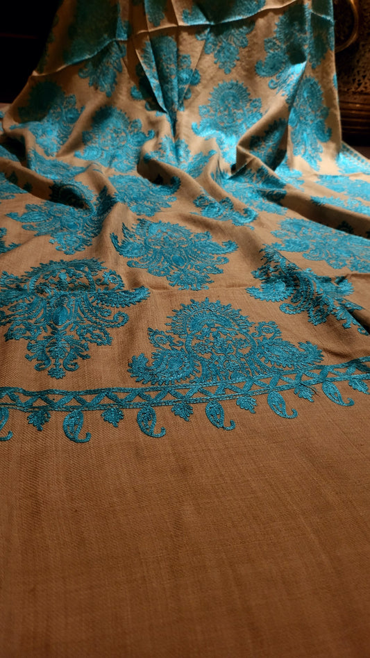 Embroidered shawl : pashmina