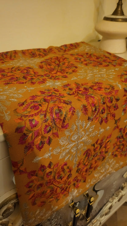 Tilla embroidered : shawl