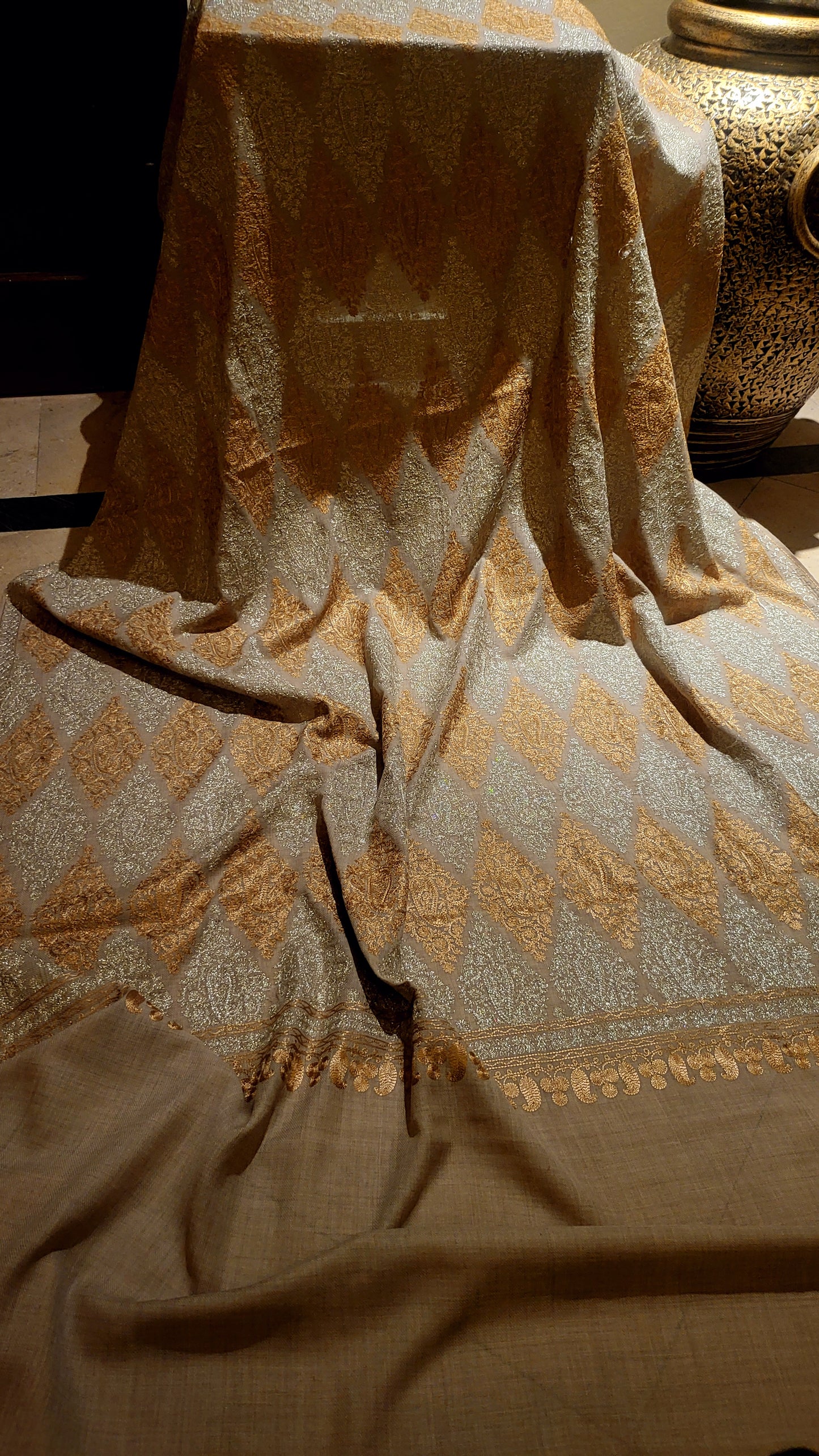 Tilla Embroidered : shawl