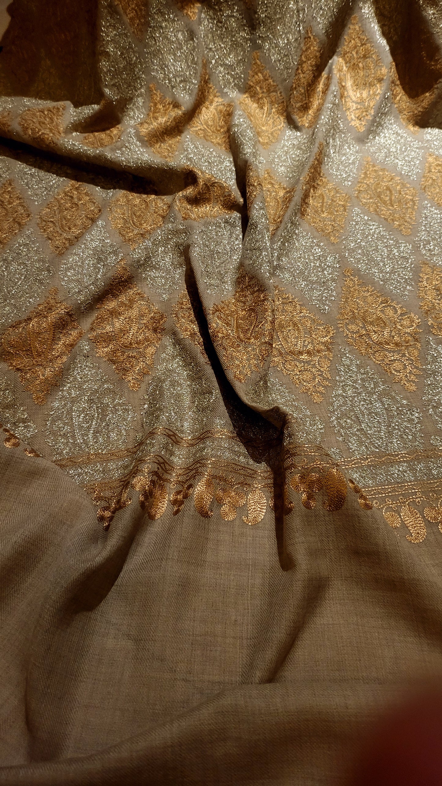Tilla Embroidered : shawl