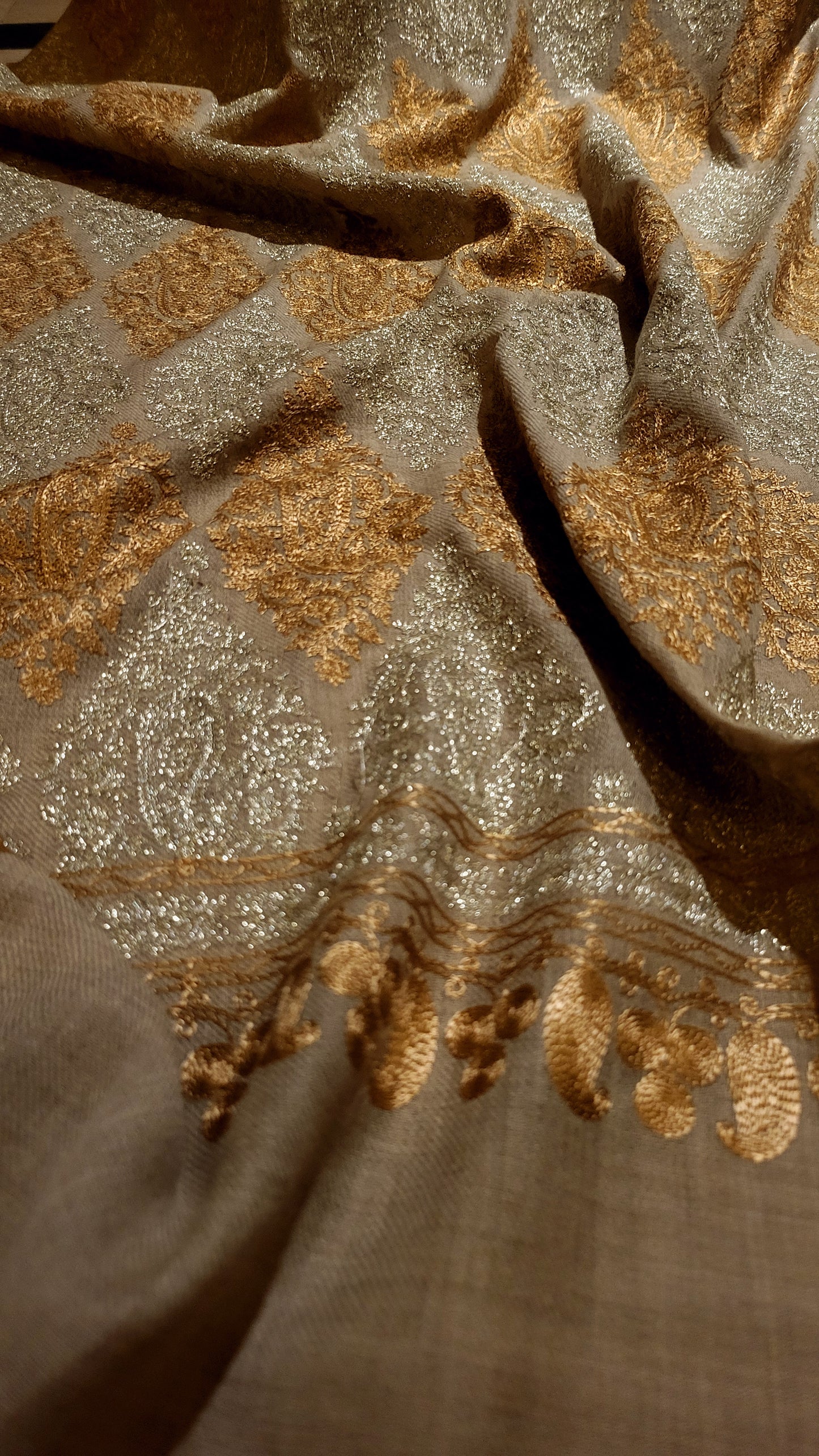 Tilla Embroidered : shawl