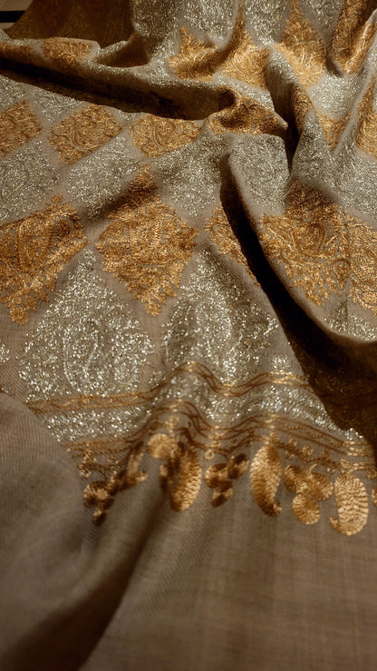Tilla Embroidered : shawl