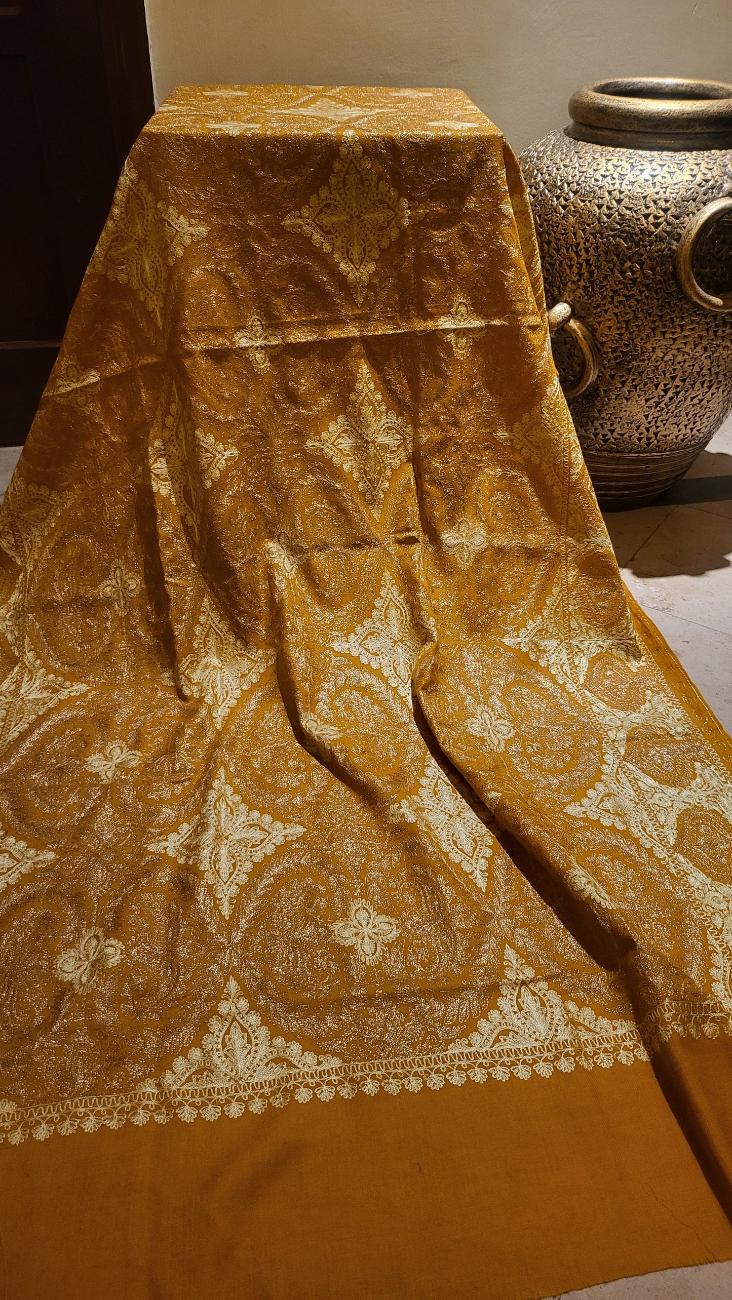 Tilla embroidered : pashmina shawl