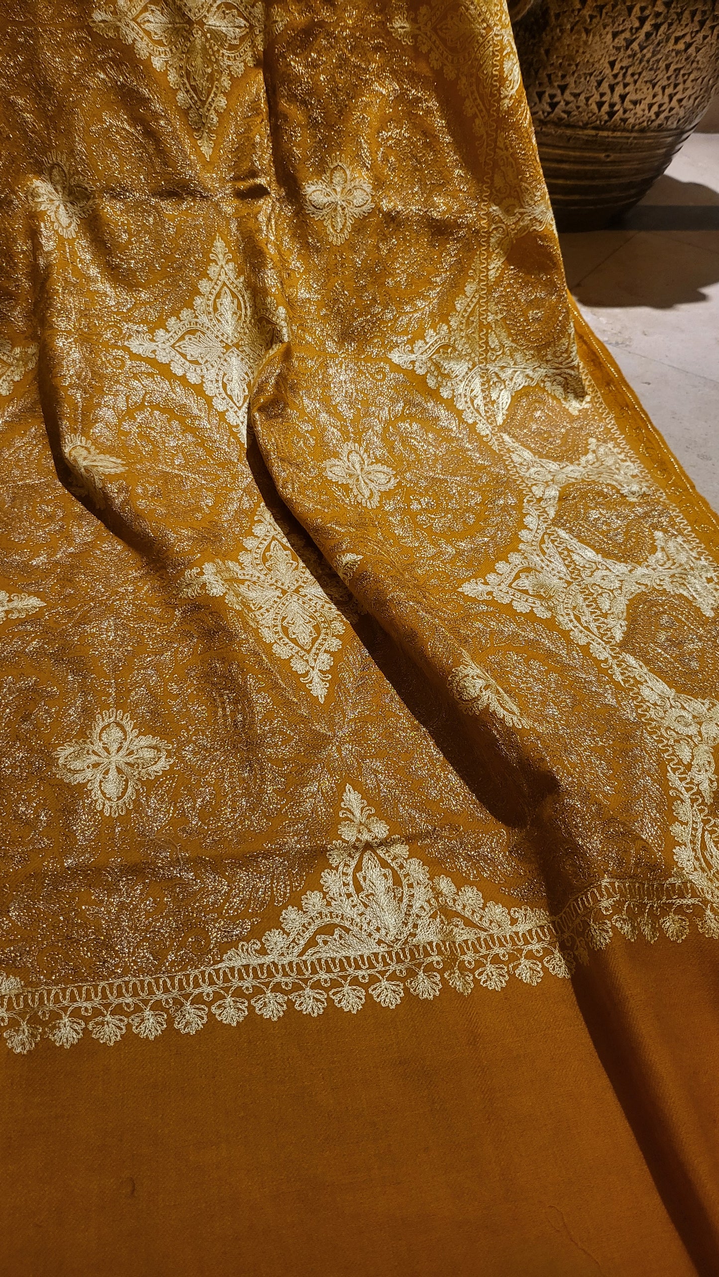 Tilla embroidered : pashmina shawl