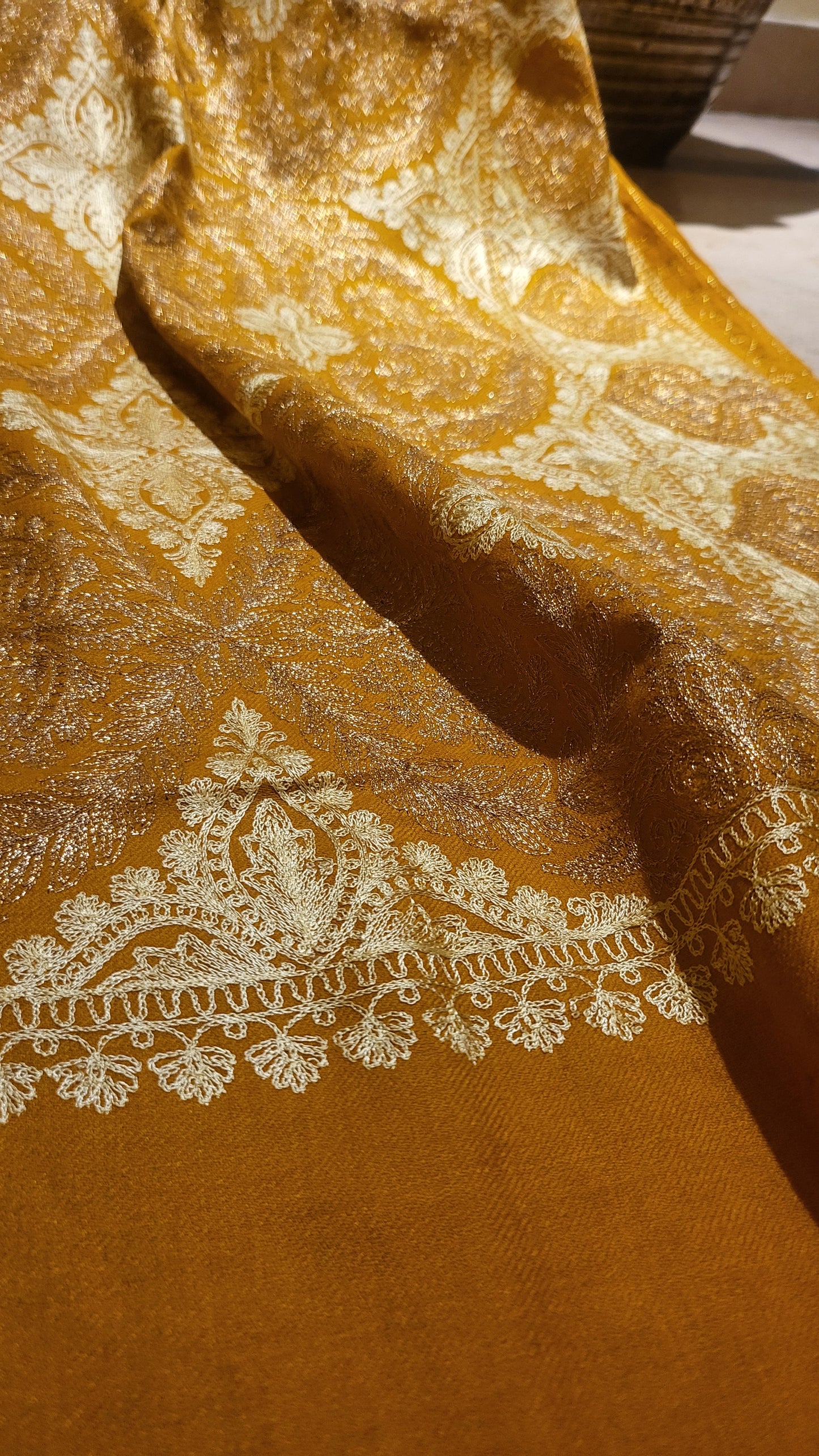 Tilla embroidered : pashmina shawl