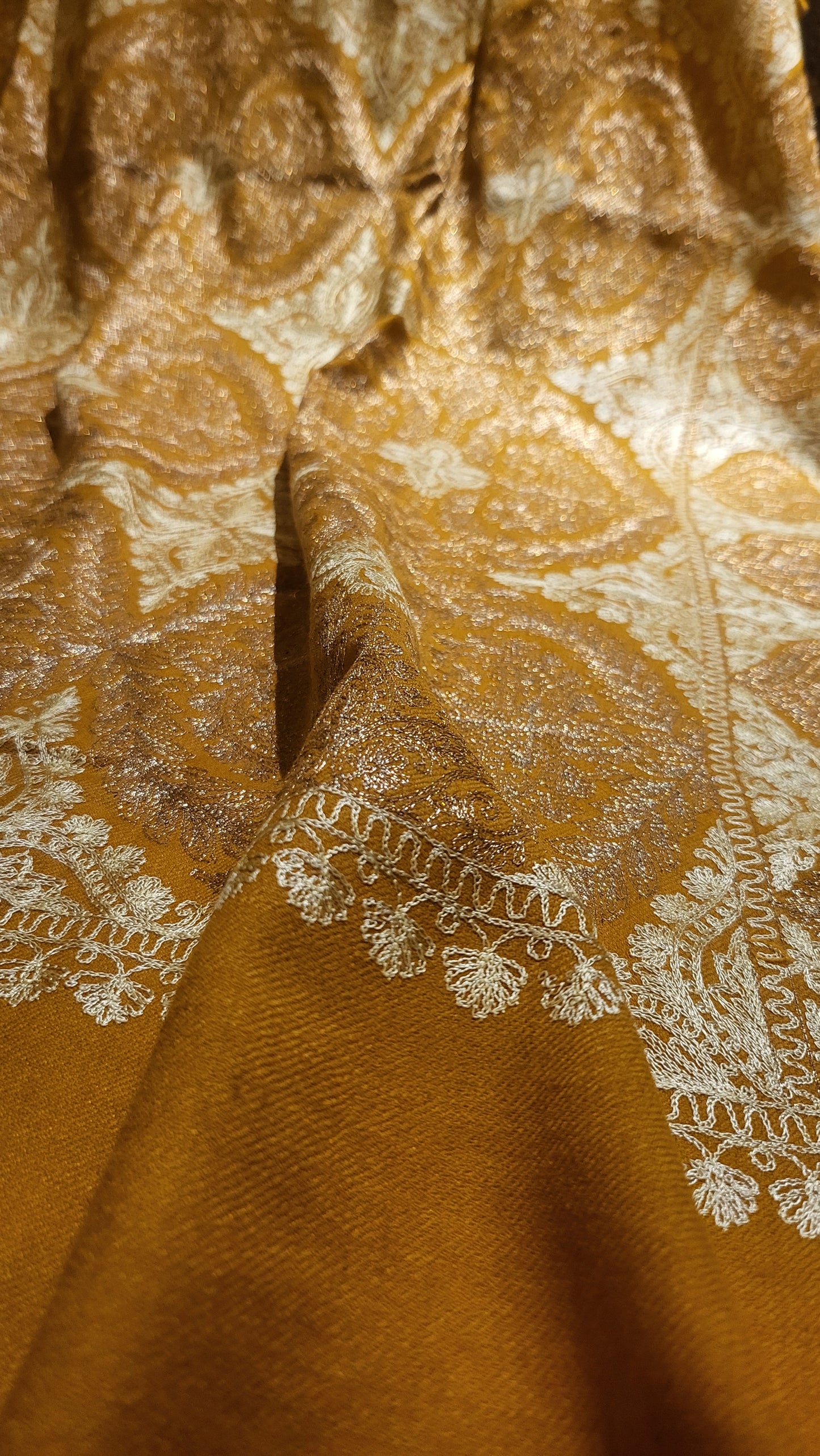 Tilla embroidered : pashmina shawl