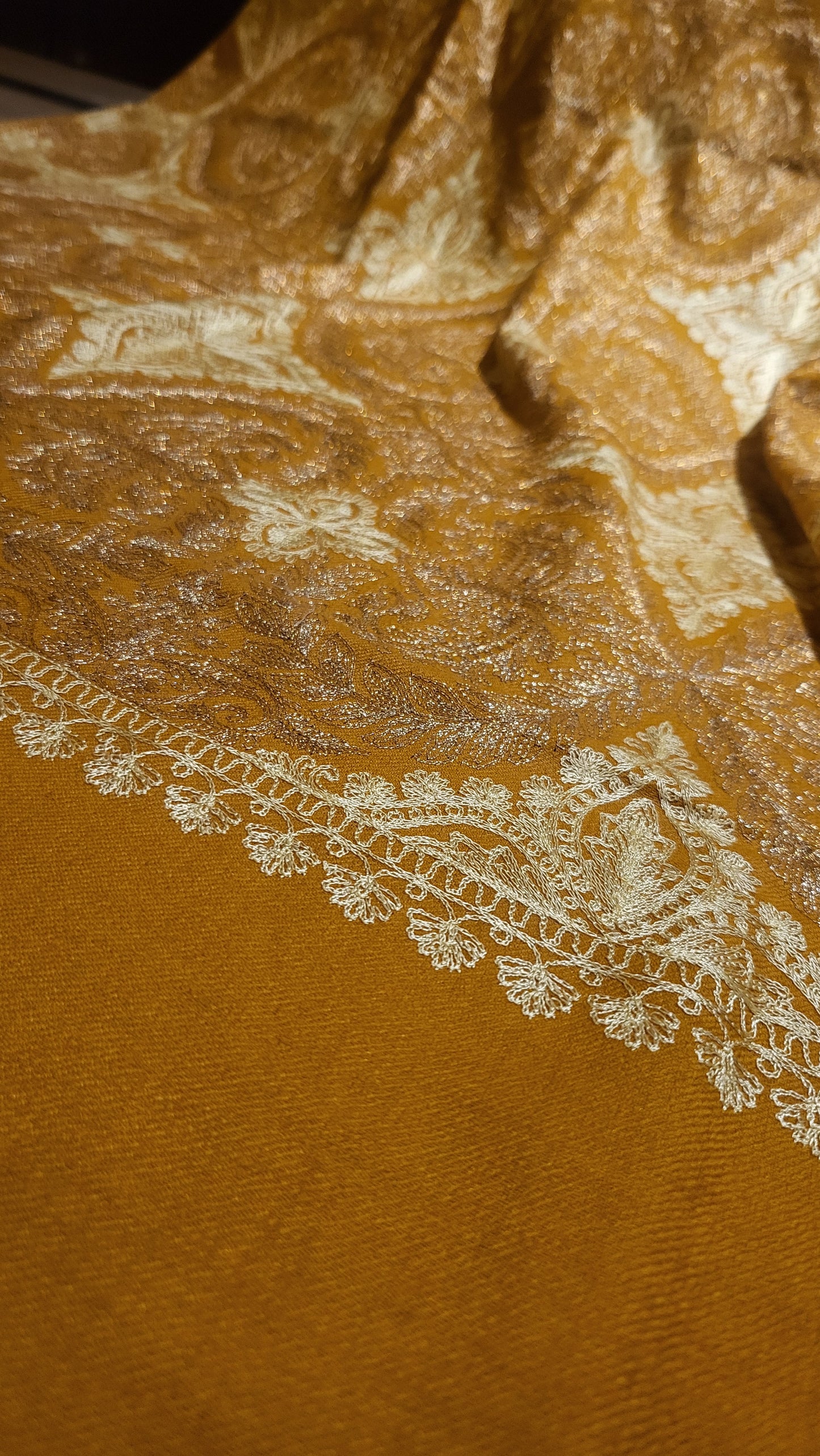 Tilla embroidered : pashmina shawl