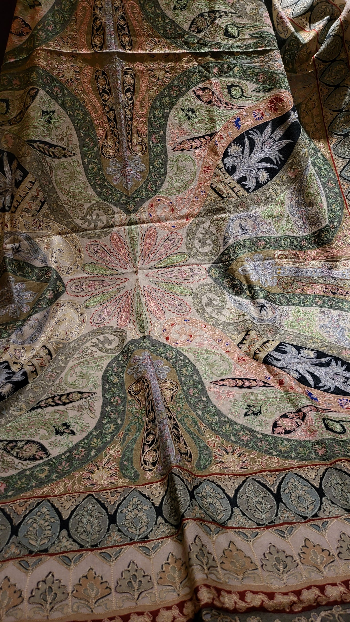 Reelkaar Embroidered : shawl