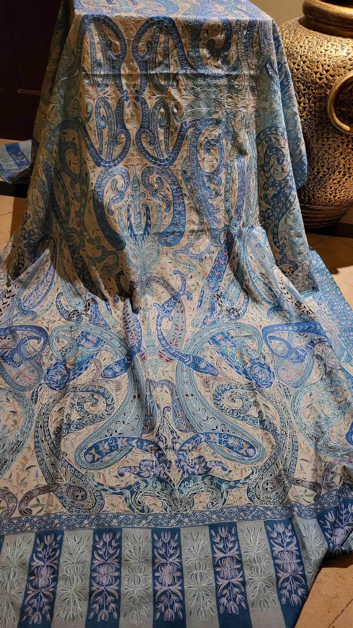 Reelkaar Embroidered : shawl