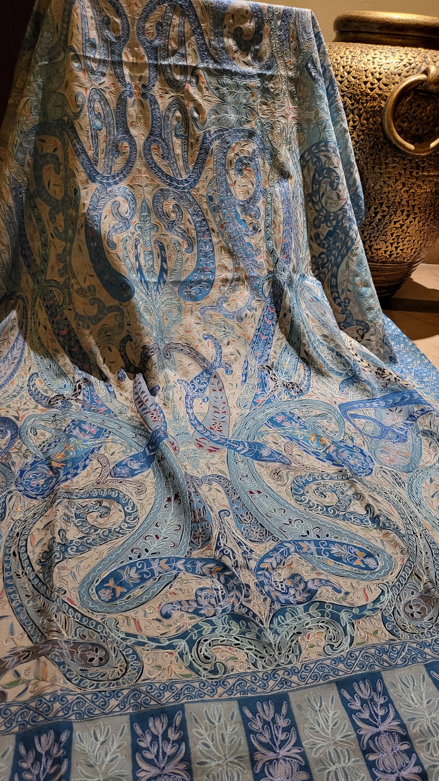 Reelkaar Embroidered : shawl