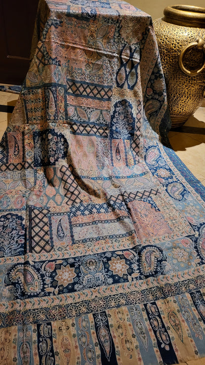 Reelkaar embroidered : shawl