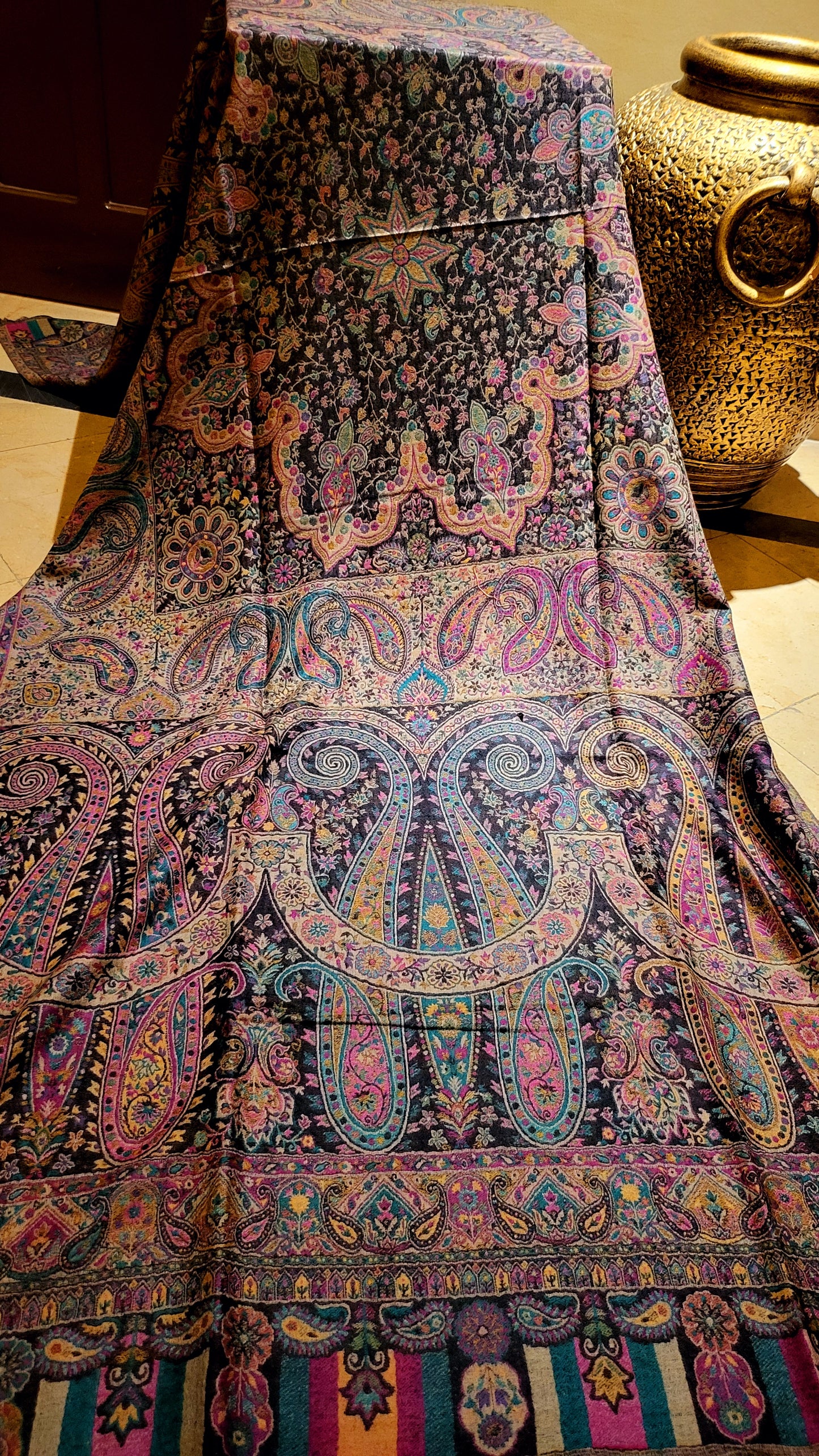 Reversible kaani shawl : persian kaani