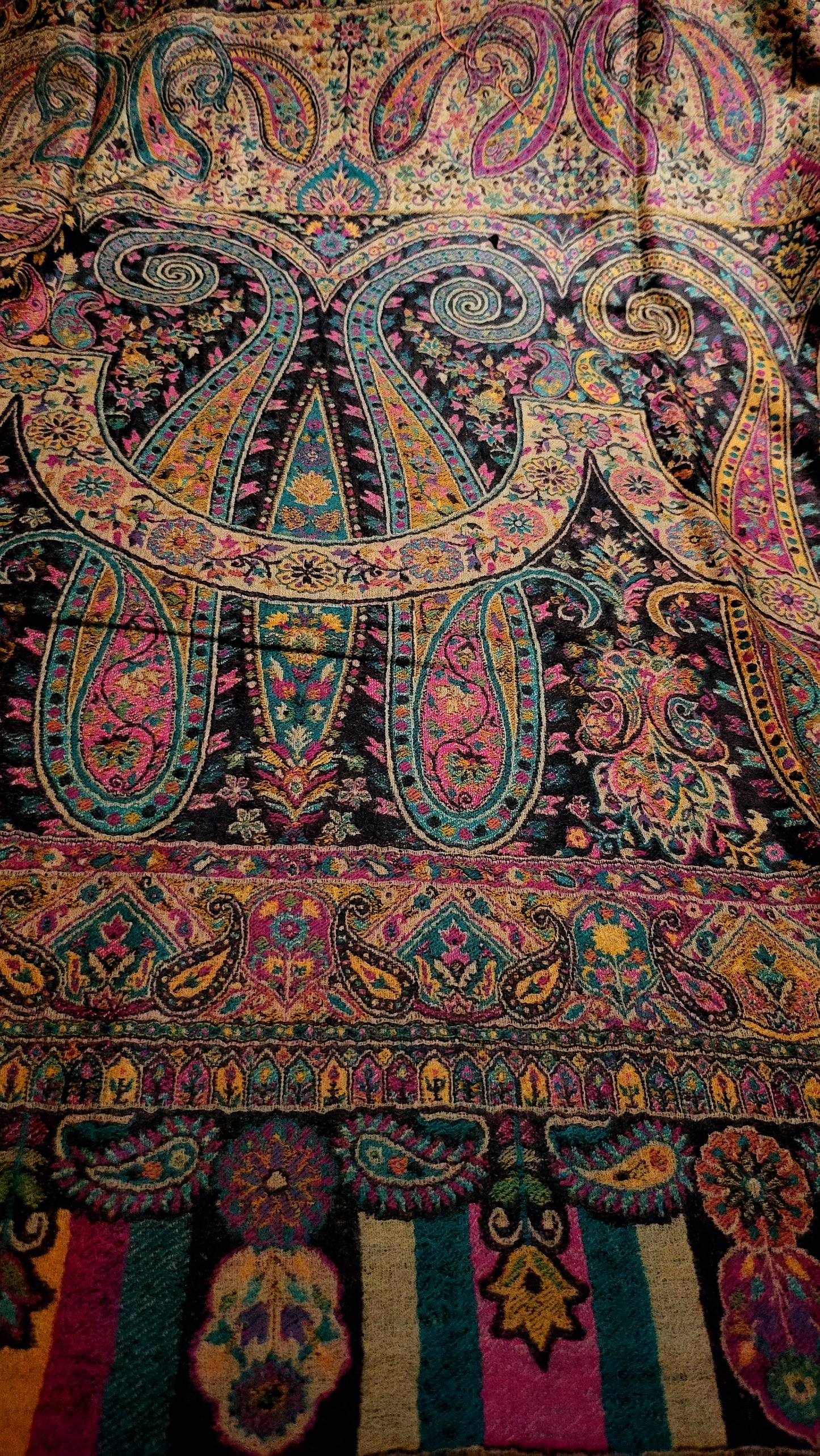 Reversible kaani shawl : persian kaani