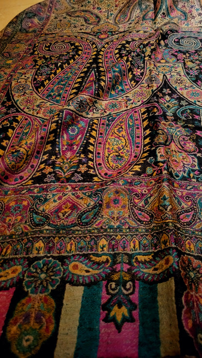 Reversible kaani shawl : persian kaani
