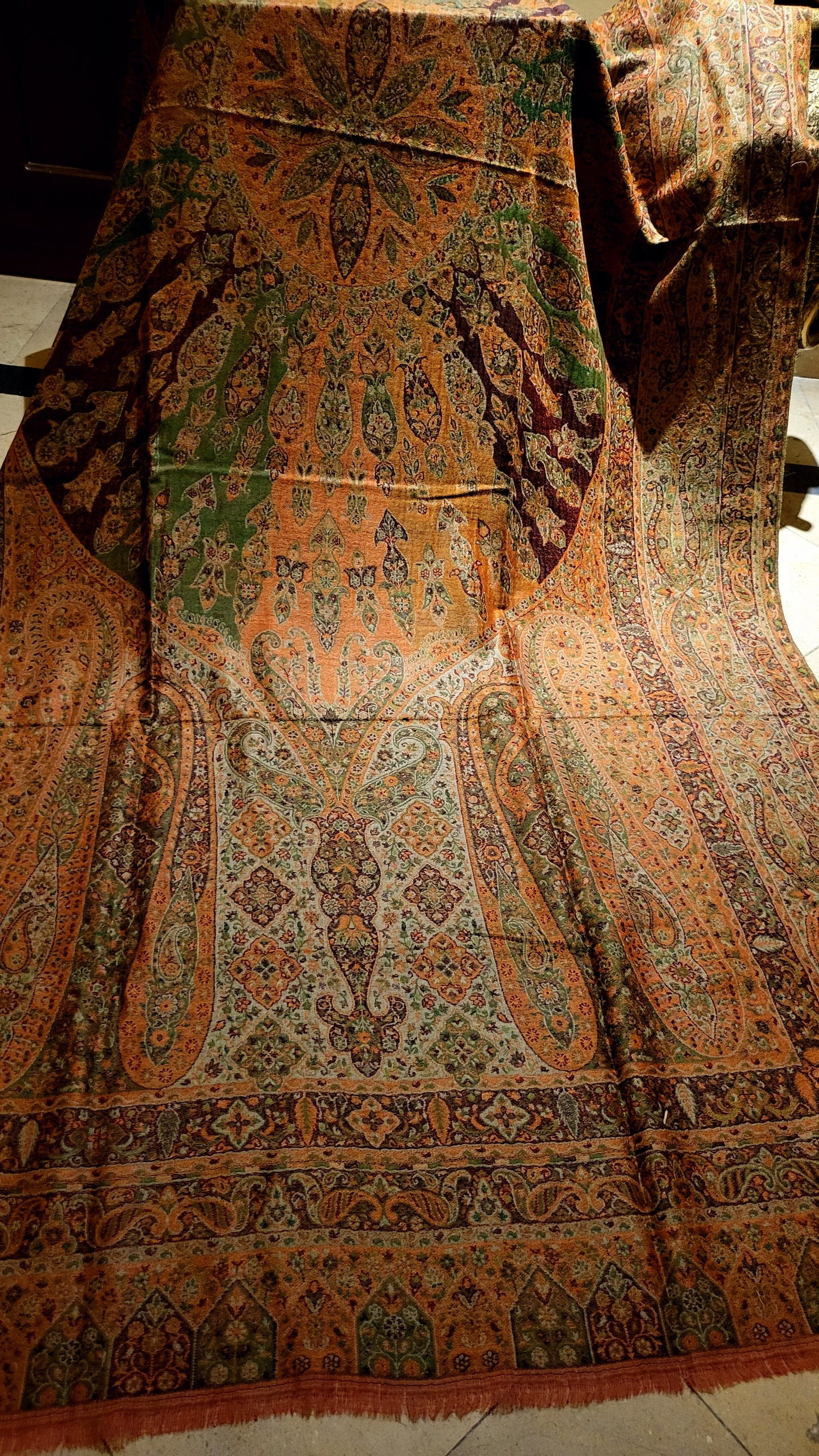 Reversible kaani shawl : persian kaani