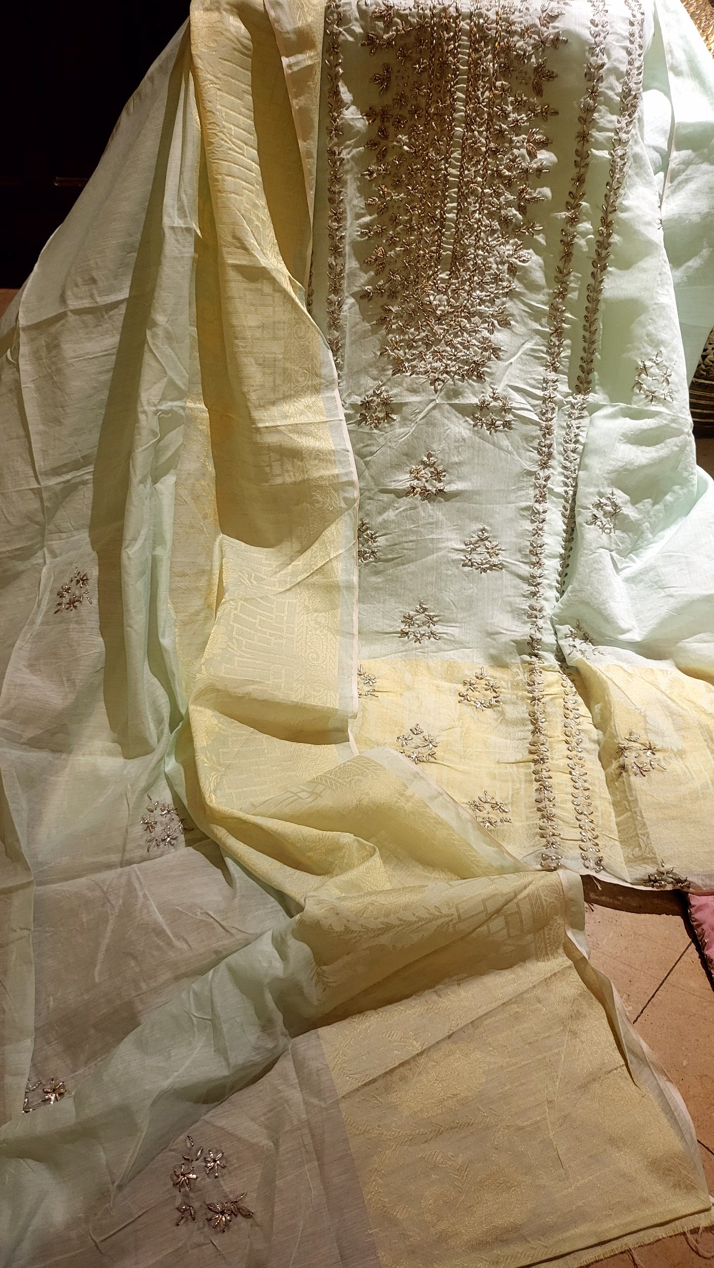 Gota suit : paper lawn