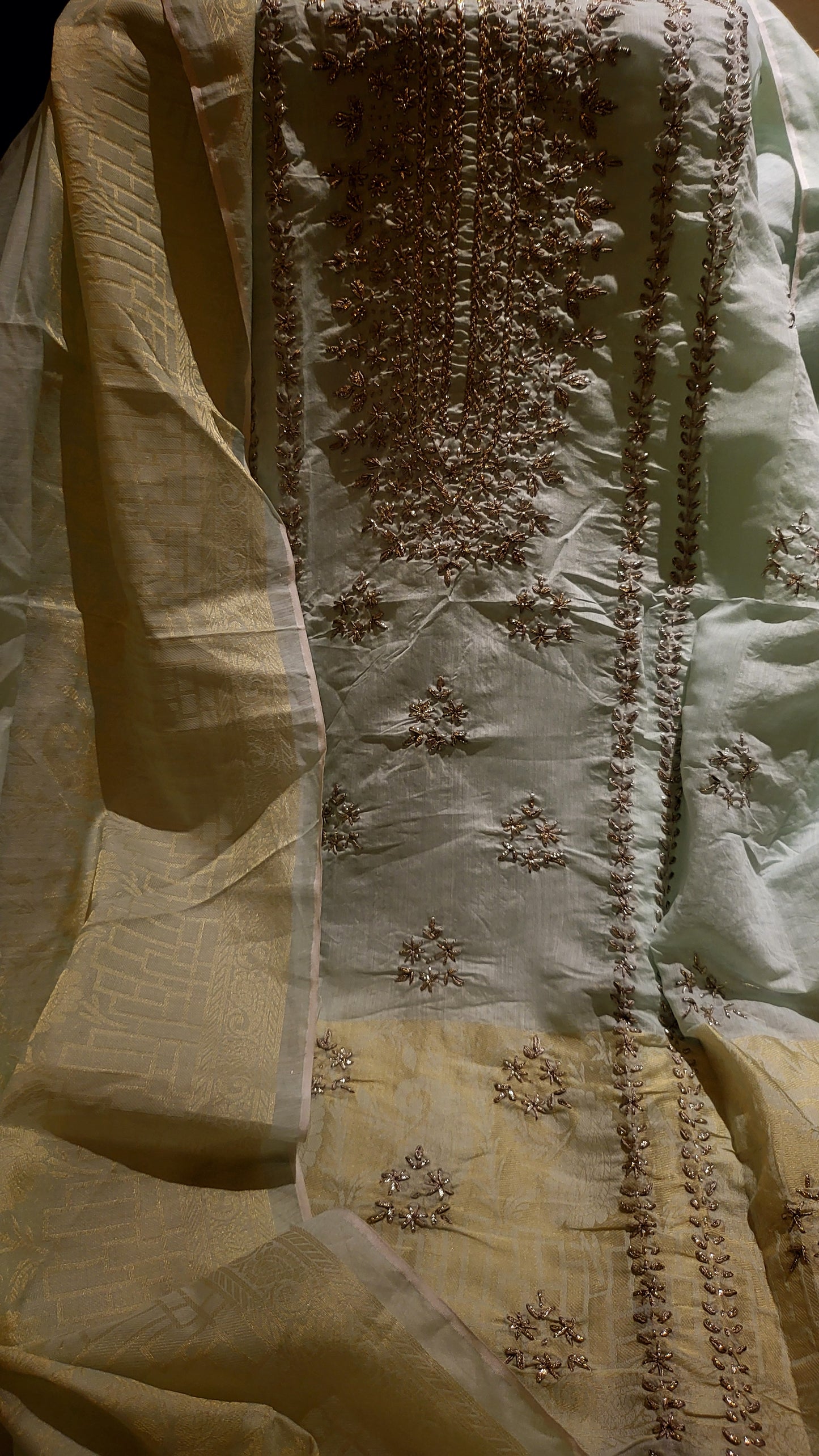 Gota suit : paper lawn