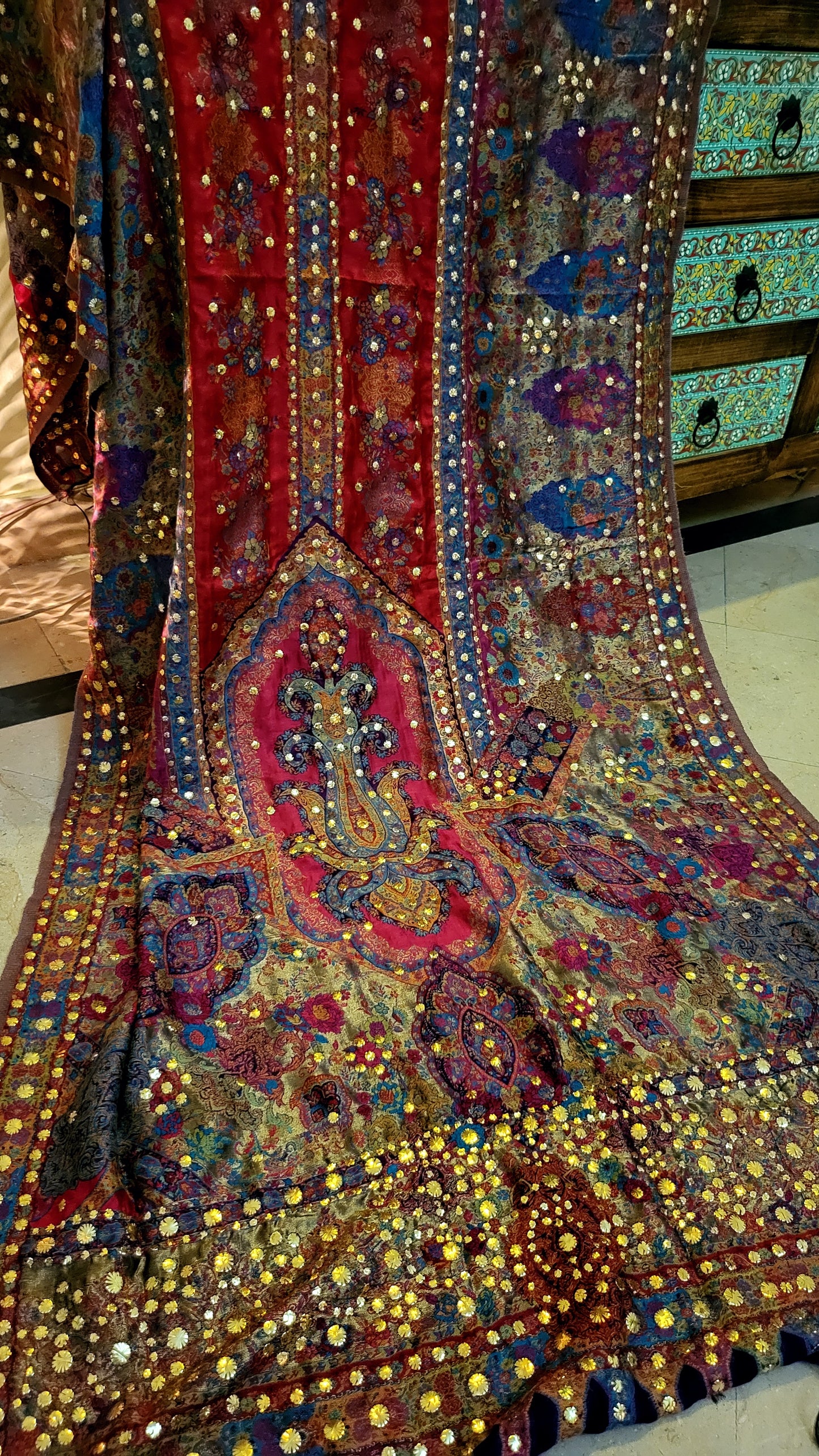 Kaani silk shawl : Kamdani work
