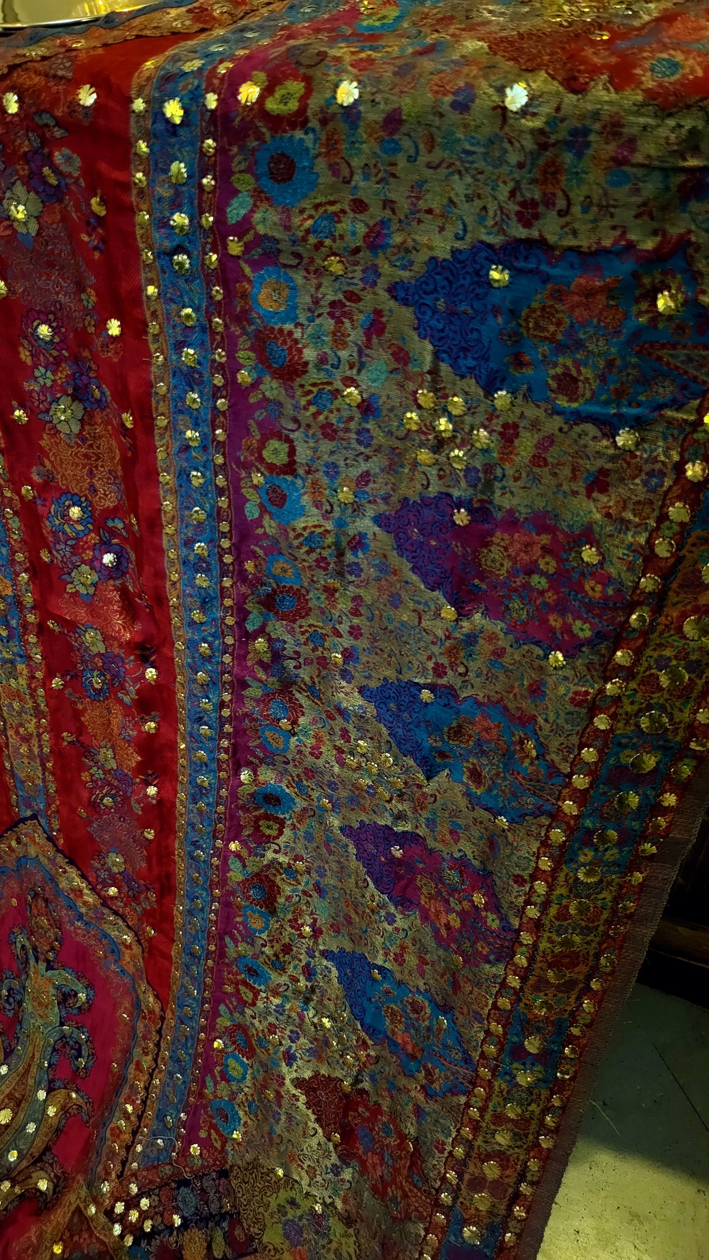 Kaani silk shawl : Kamdani work