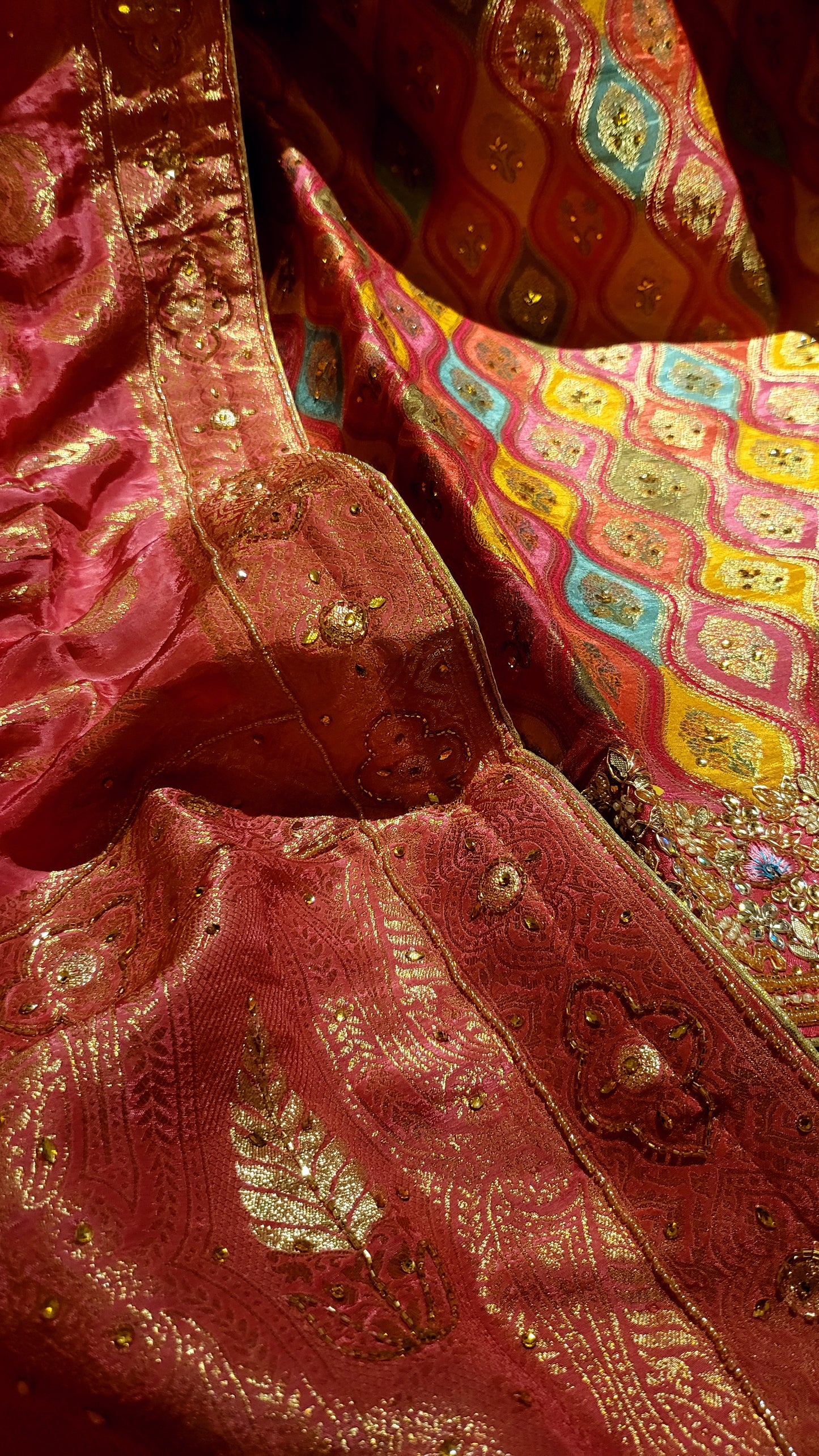 Banarsi silk : suit