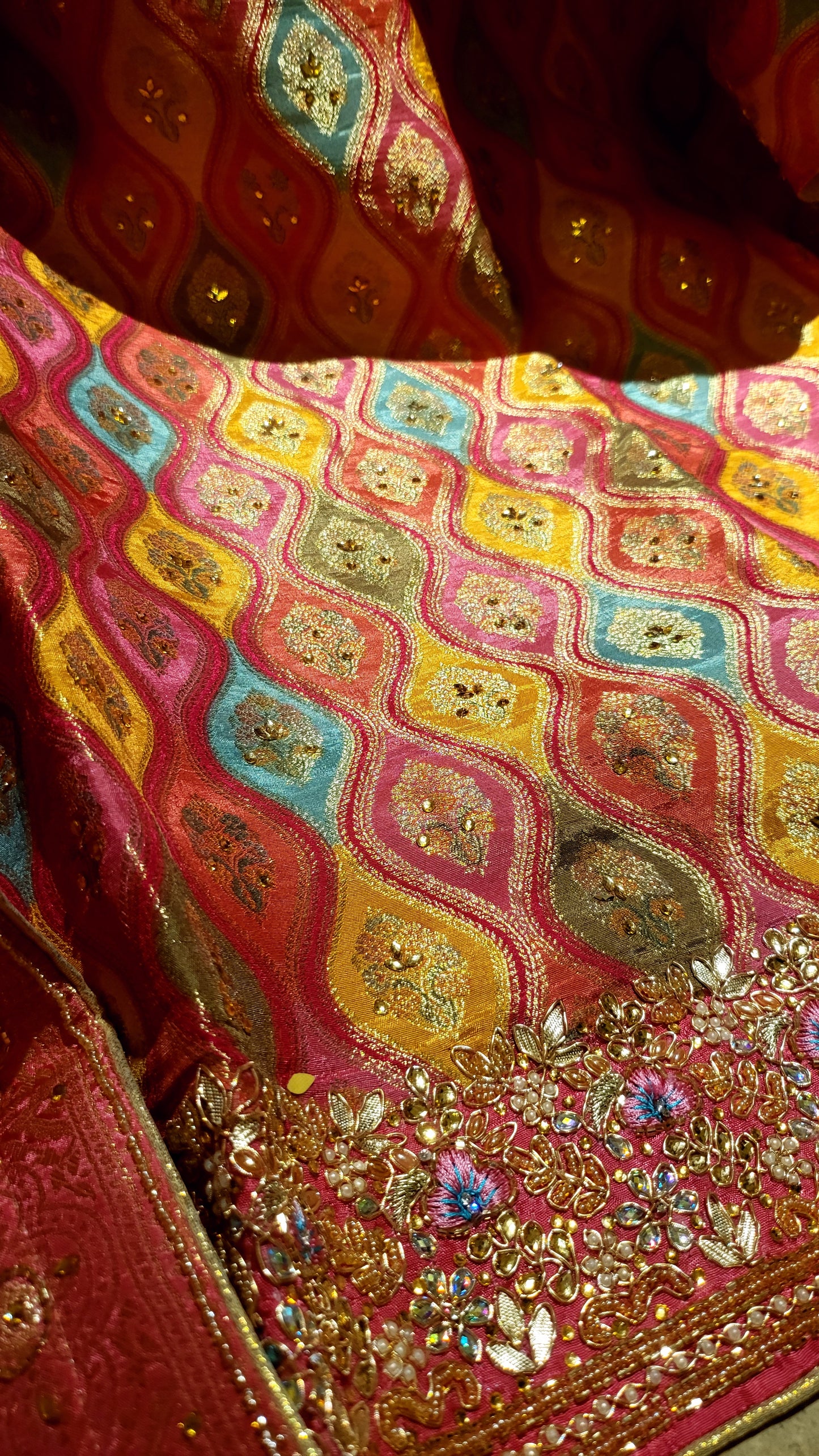 Banarsi silk : suit