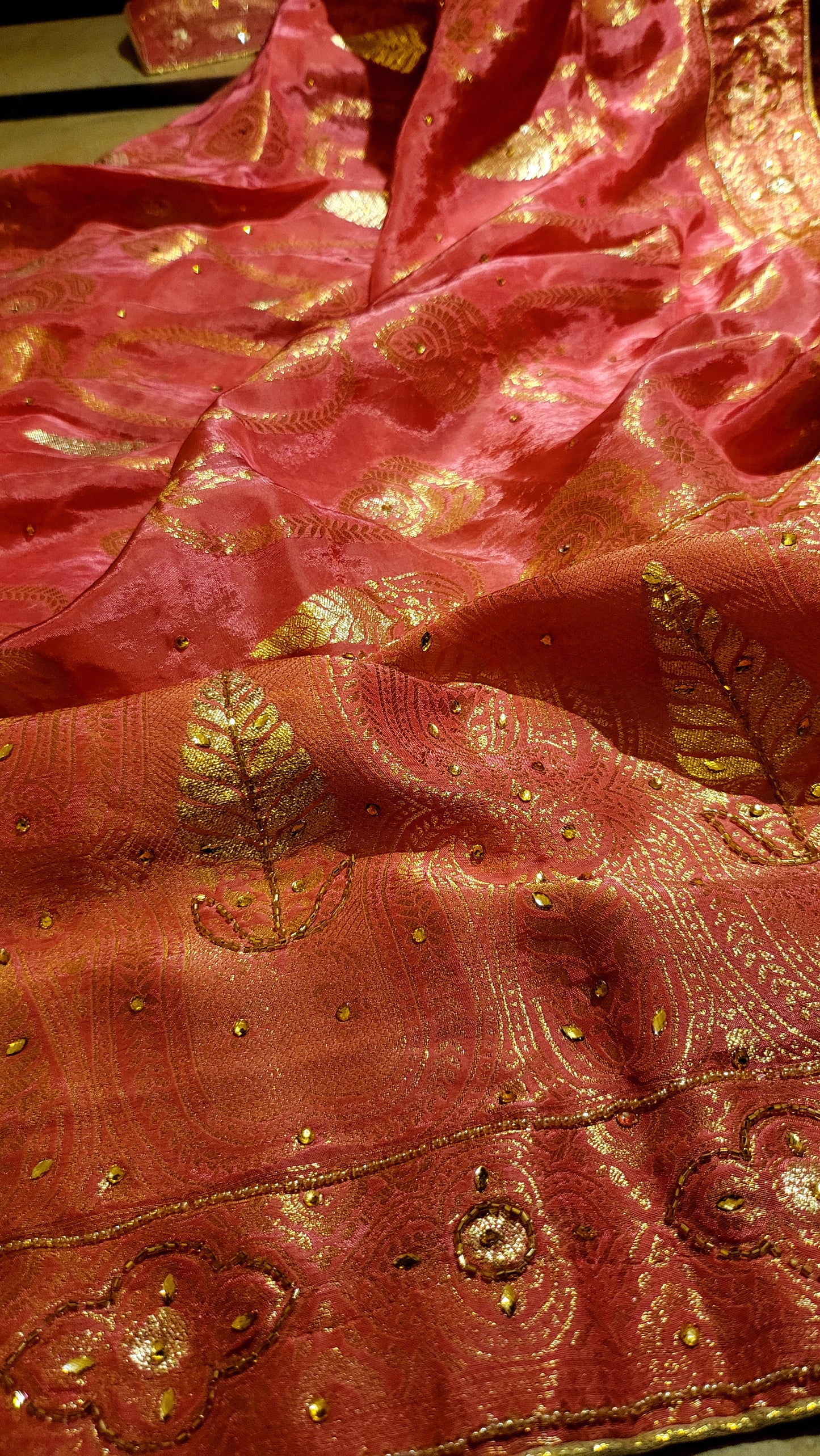 Banarsi silk : suit